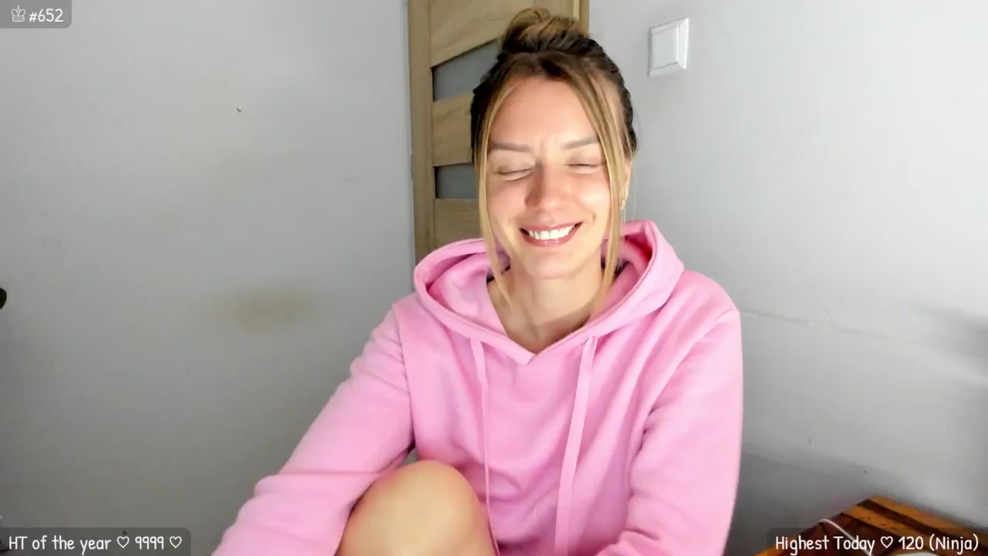 Gallery image thumbnail from MirBee's myfreecams stream on, 04/23/2024, 23:28 image 9 of 20