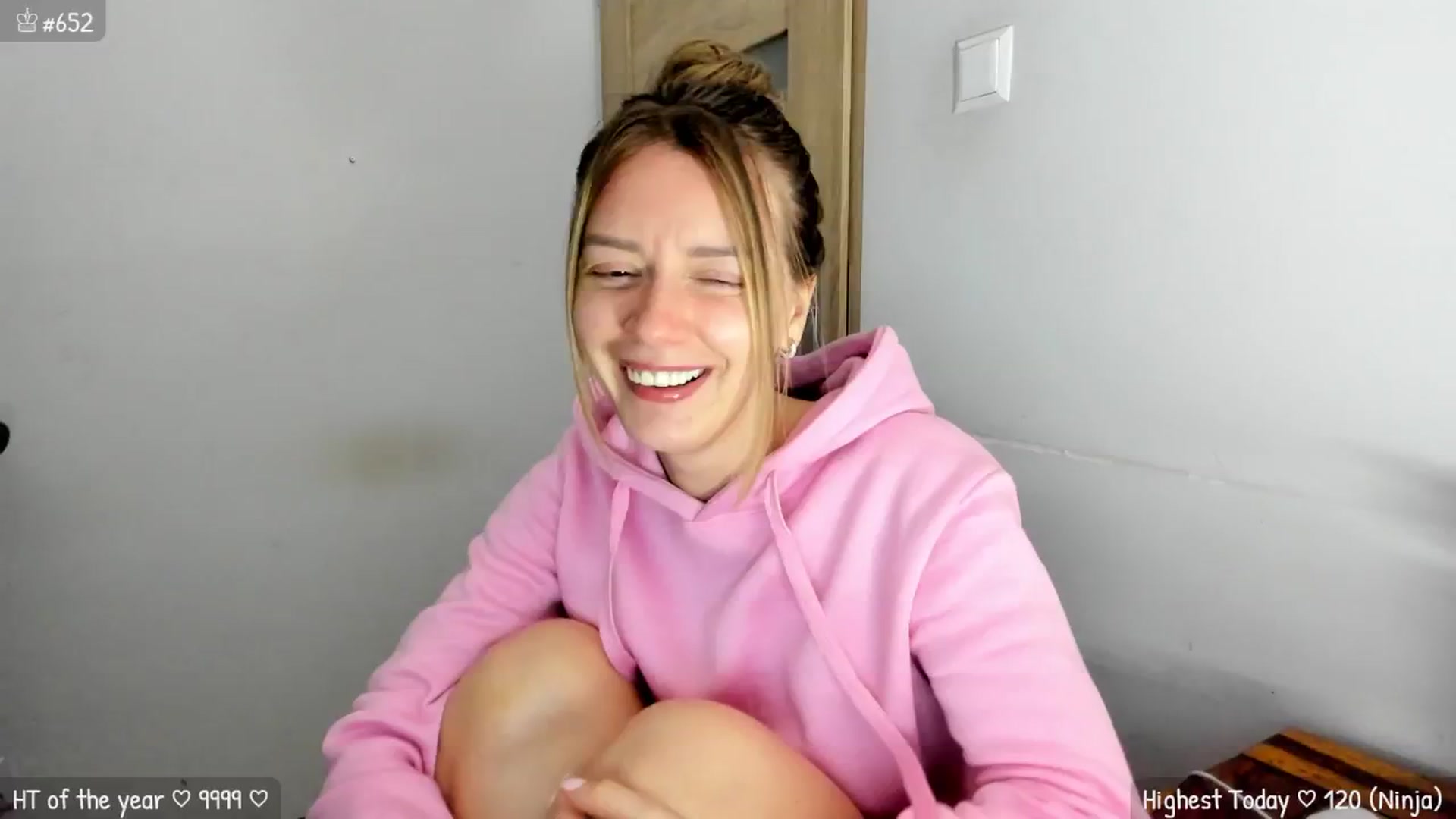 Gallery image thumbnail from MirBee's myfreecams stream on, 04/23/2024, 23:28 image 11 of 20