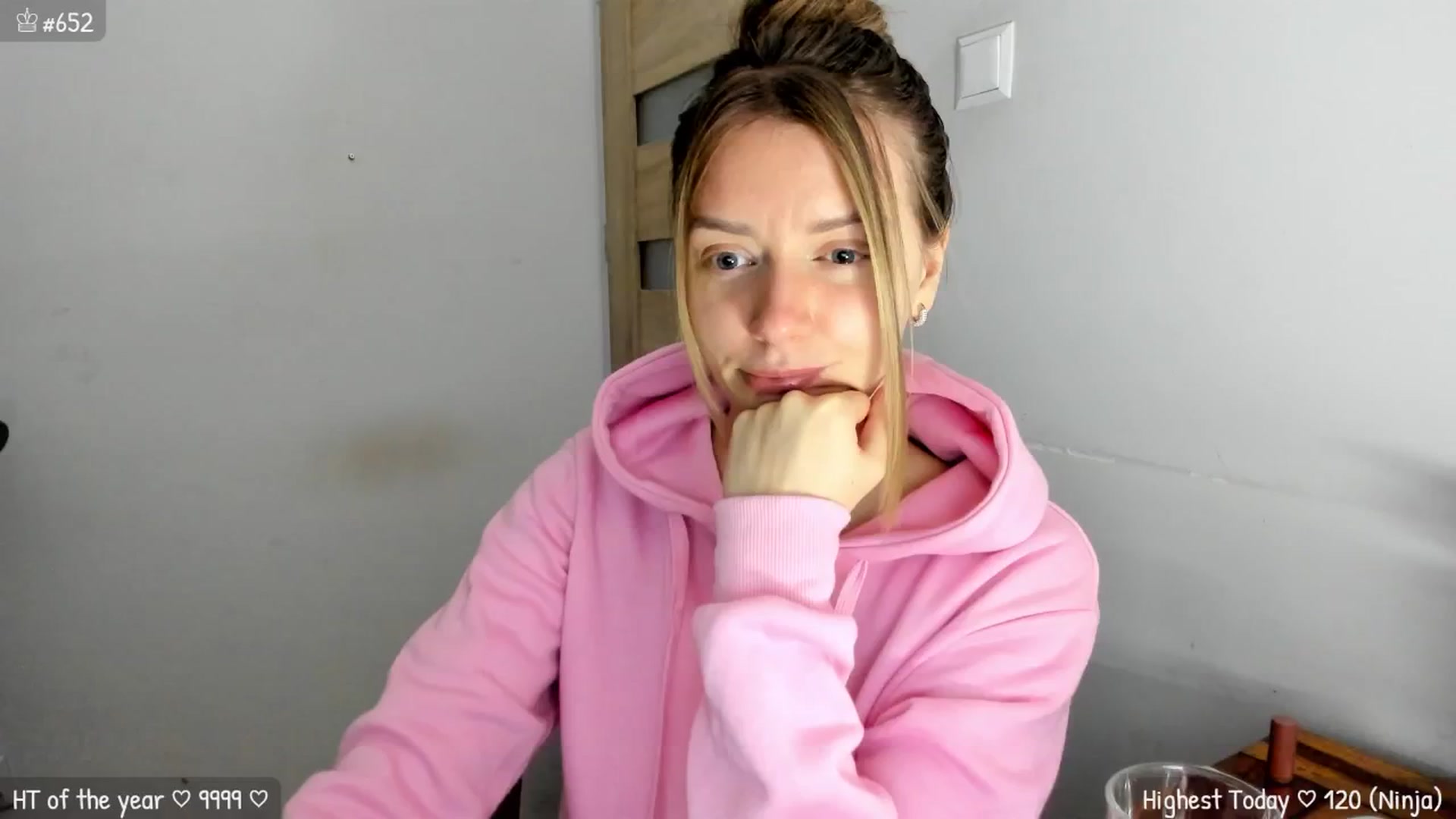 Gallery image thumbnail from MirBee's myfreecams stream on, 04/23/2024, 23:28 image 3 of 20