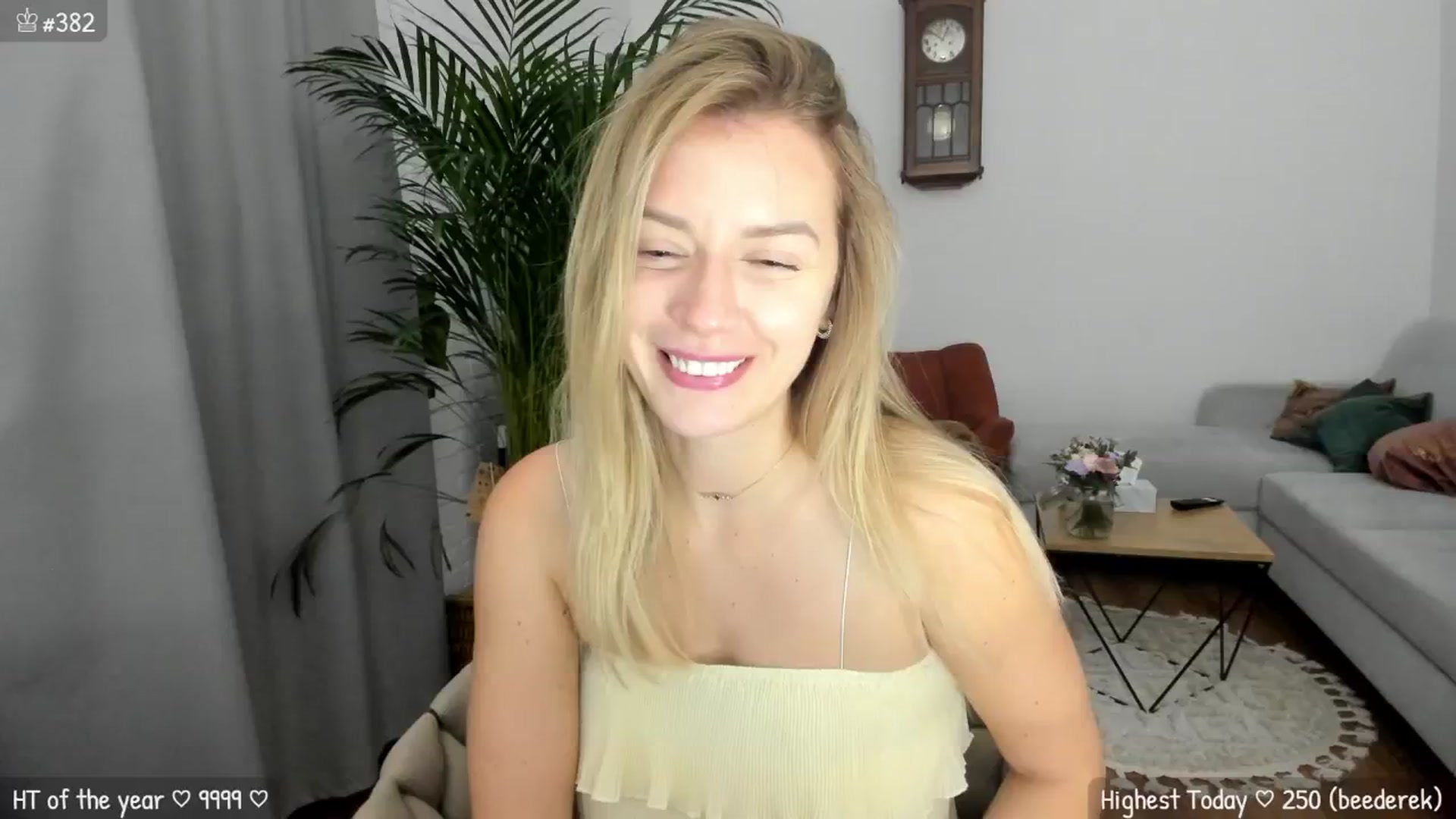 Gallery image thumbnail from MirBee's myfreecams stream on, 06/26/2024, 01:16 image 4 of 20
