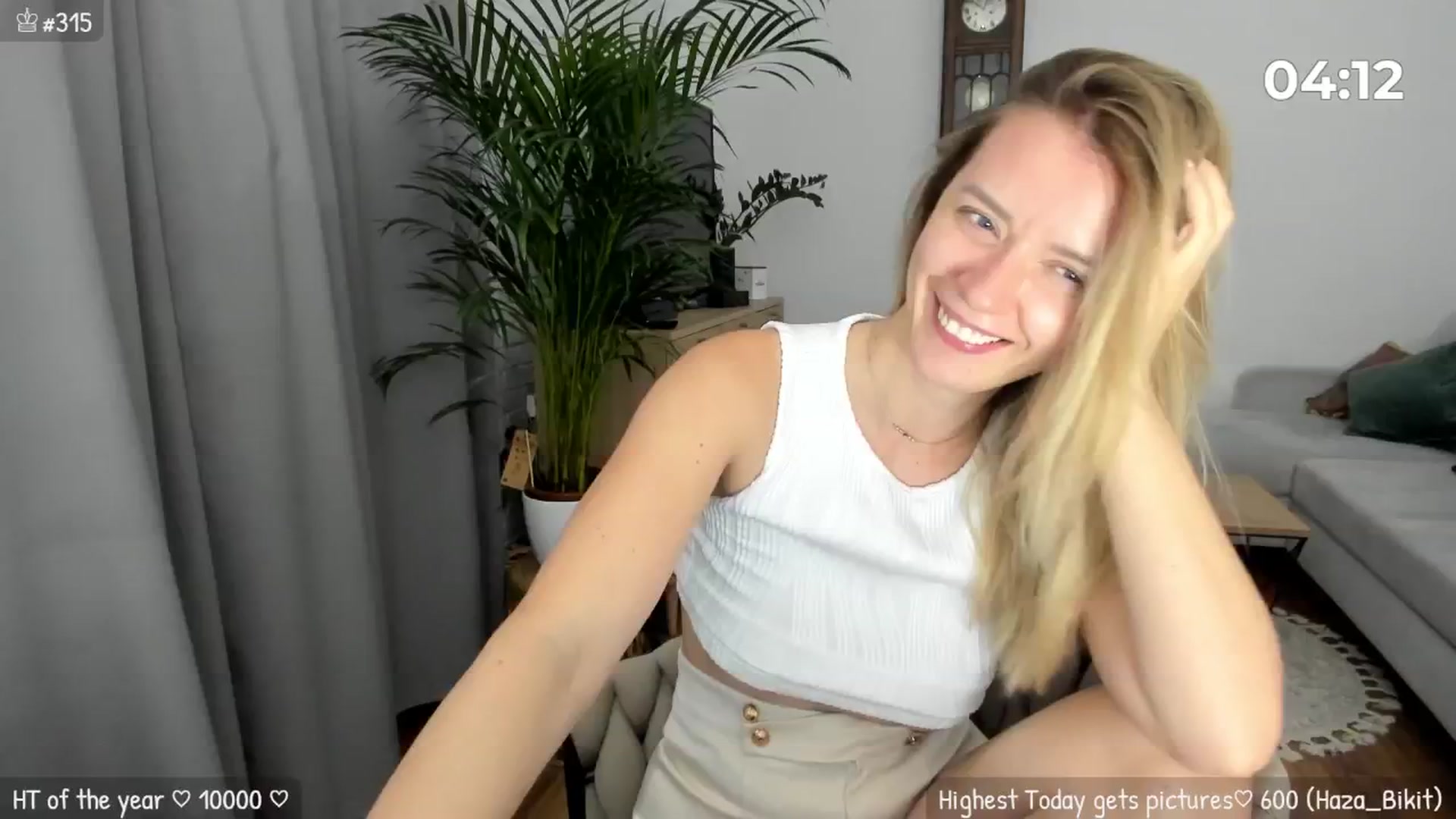 Gallery image thumbnail from MirBee's myfreecams stream on, 06/28/2024, 24:57 image 18 of 20