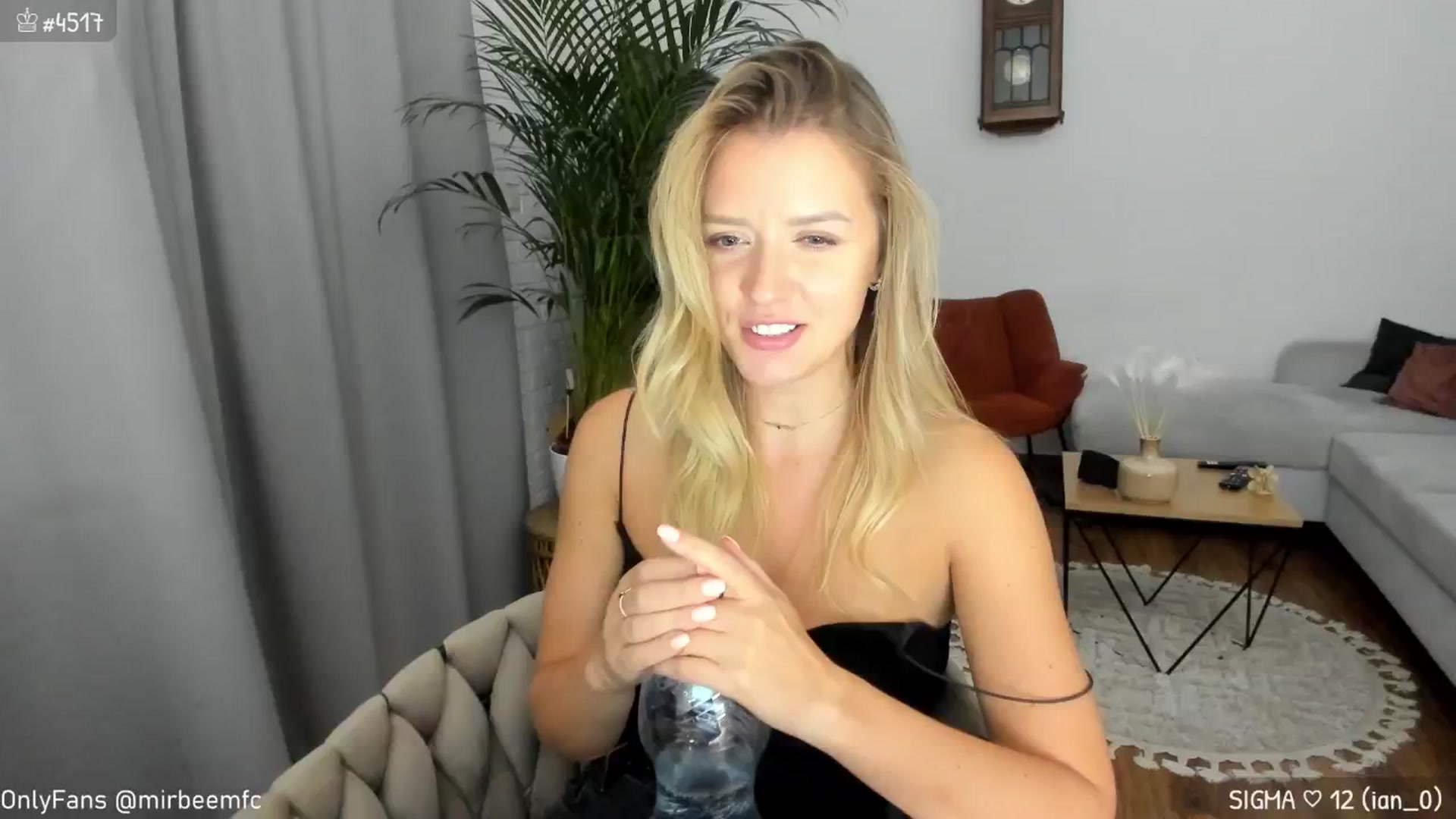 Gallery image thumbnail from MirBee's myfreecams stream on, 09/12/2024, 24:33 image 3 of 20