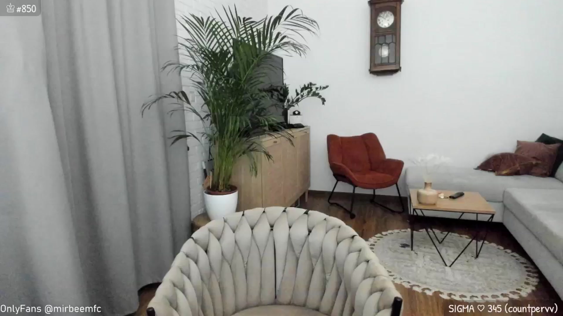 Gallery image thumbnail from MirBee's myfreecams stream on, 09/20/2024, 24:01 image 4 of 20