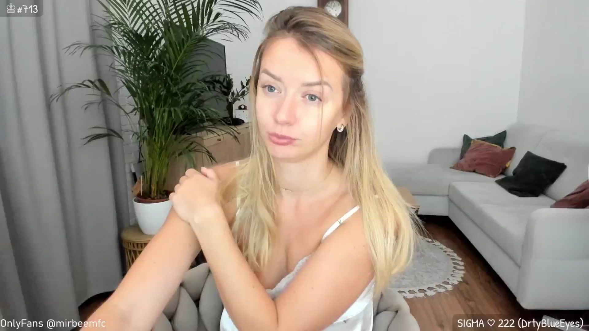 Gallery image thumbnail from MirBee's myfreecams stream on, 09/22/2024, 01:48 image 3 of 20