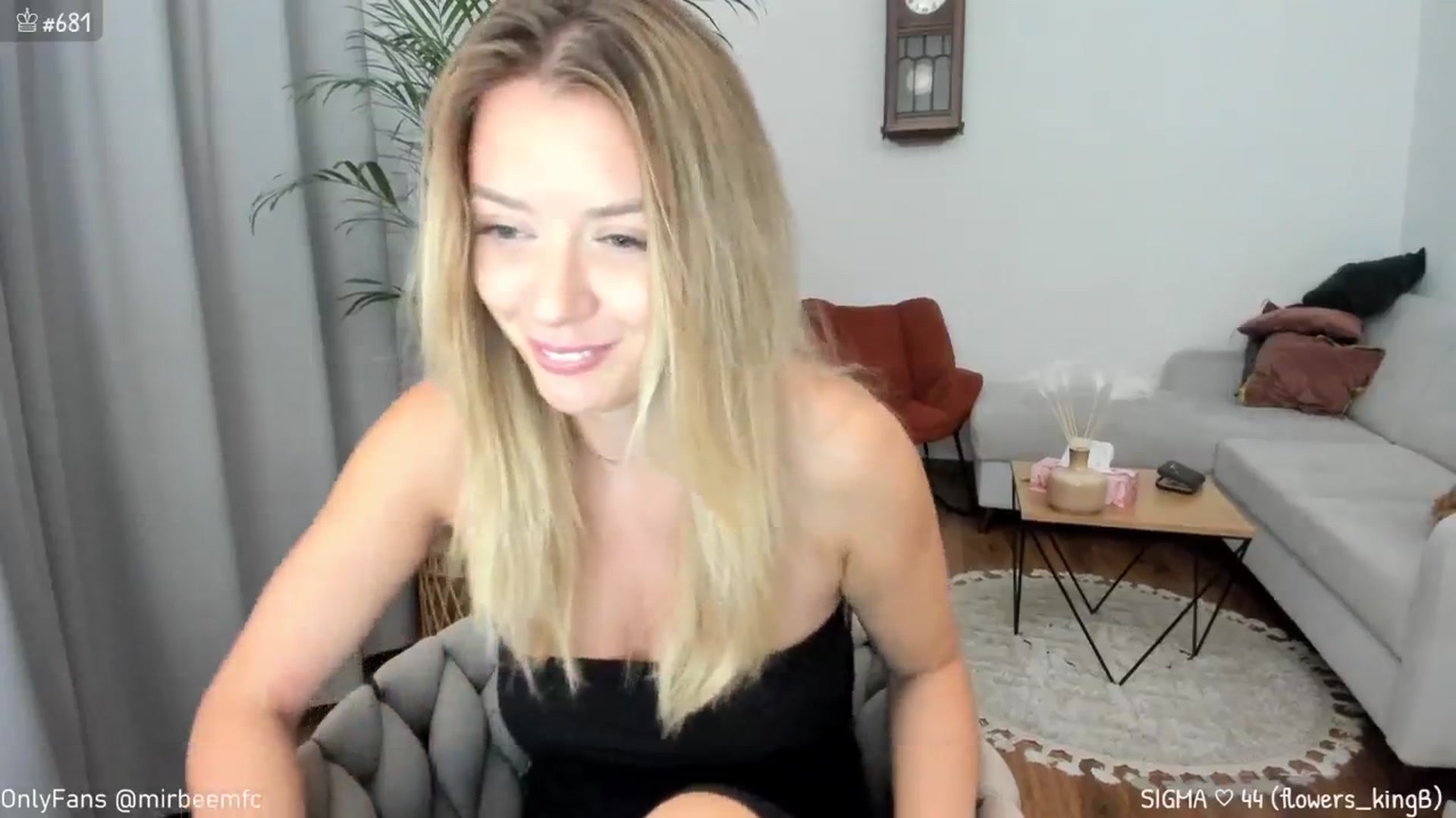 Gallery image thumbnail from MirBee's myfreecams stream on, 09/23/2024, 01:44 image 5 of 20