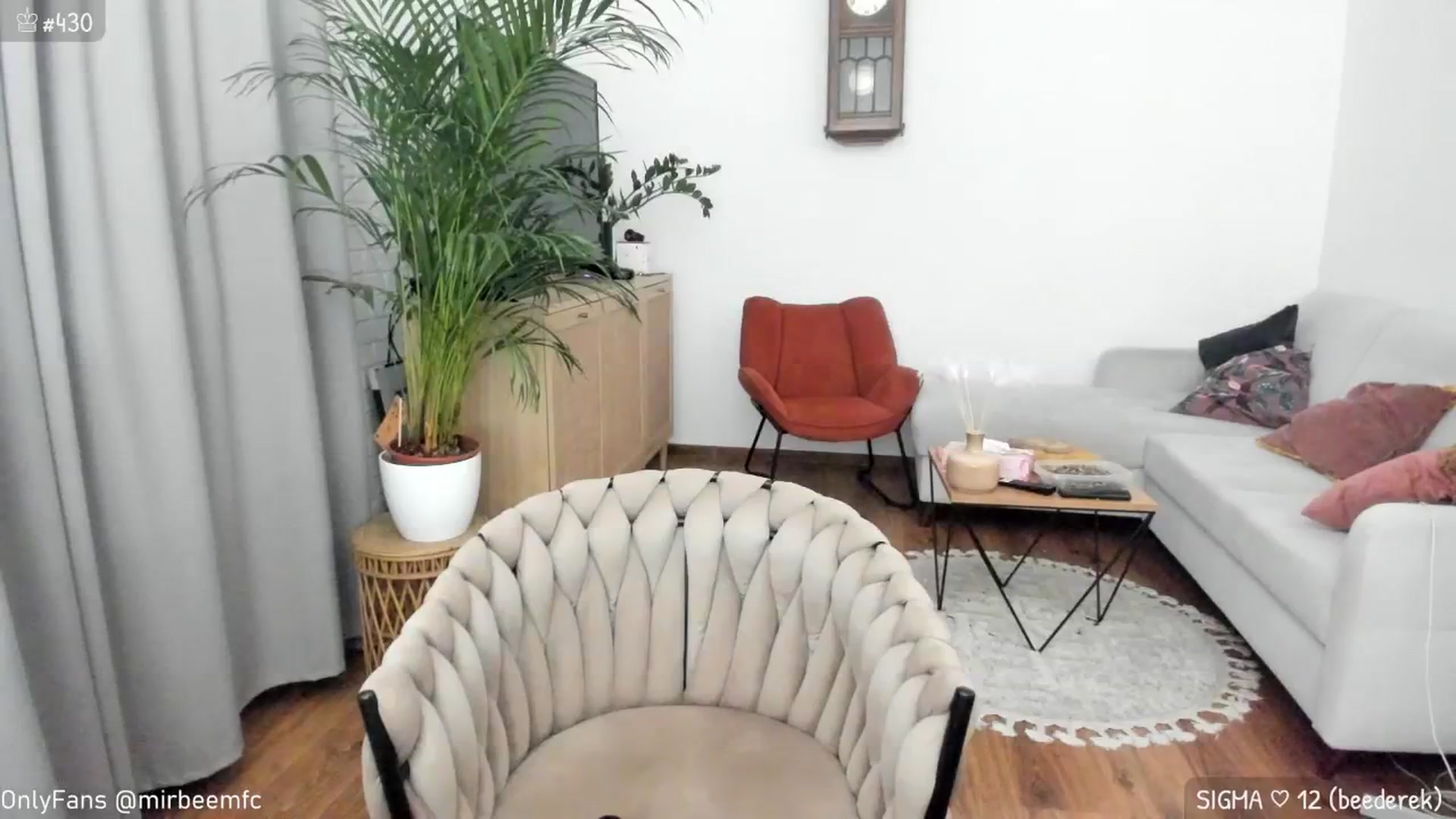 Gallery image thumbnail from MirBee's myfreecams stream on, 09/24/2024, 01:25 image 4 of 20
