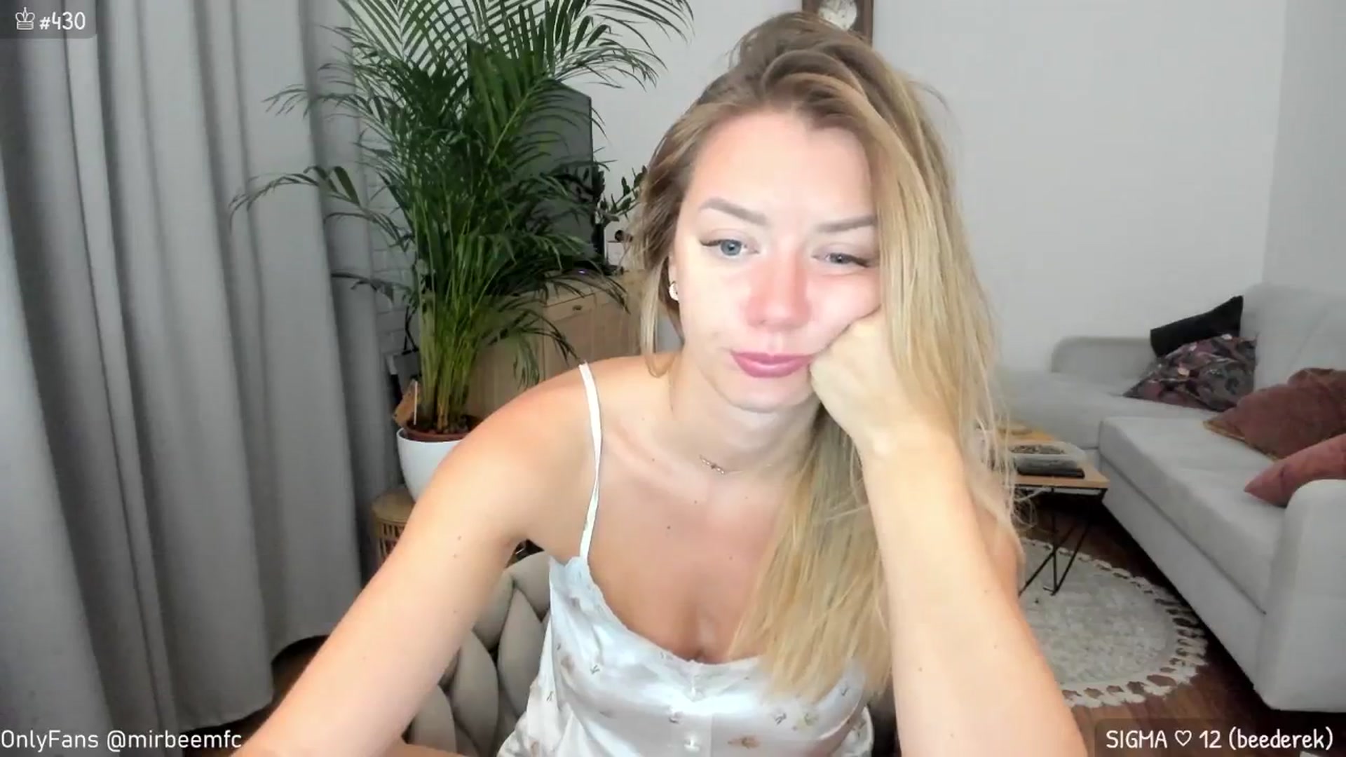 Gallery image thumbnail from MirBee's myfreecams stream on, 09/24/2024, 01:25 image 6 of 20