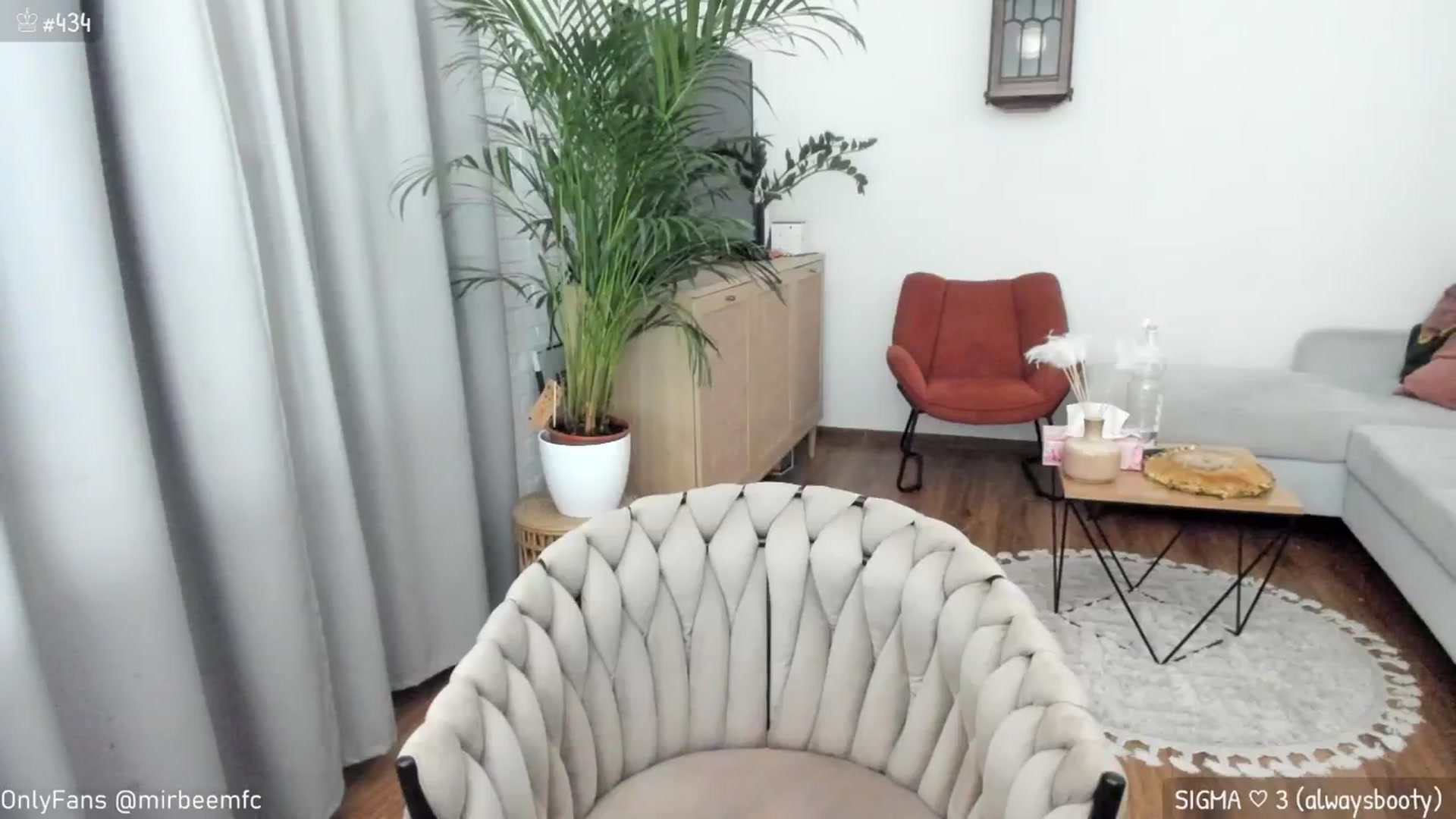 Gallery image thumbnail from MirBee's myfreecams stream on, 09/25/2024, 01:34 image 4 of 20
