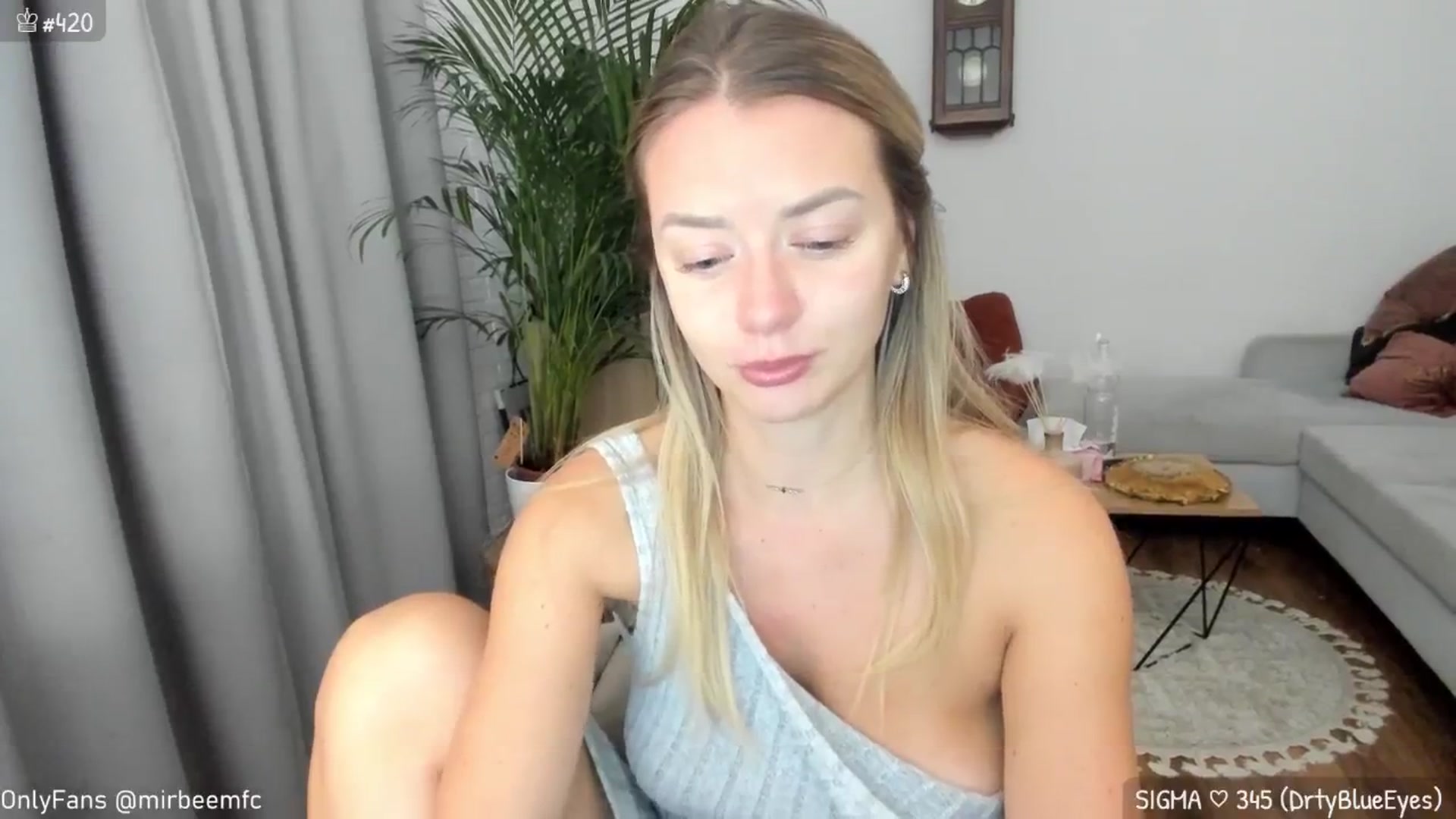 Gallery image thumbnail from MirBee's myfreecams stream on, 09/25/2024, 01:34 image 16 of 20