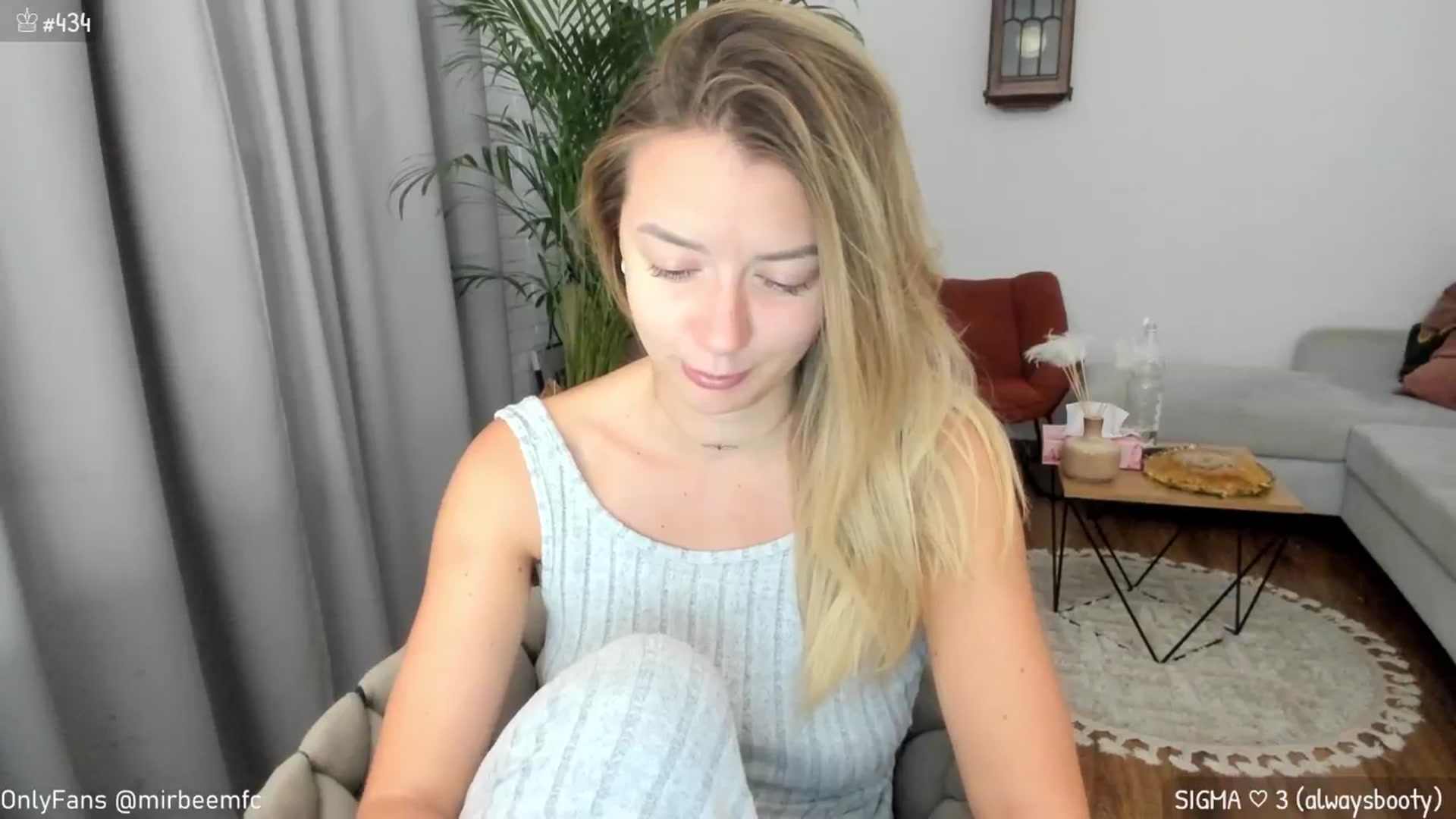 Gallery image thumbnail from MirBee's myfreecams stream on, 09/25/2024, 01:34 image 3 of 20