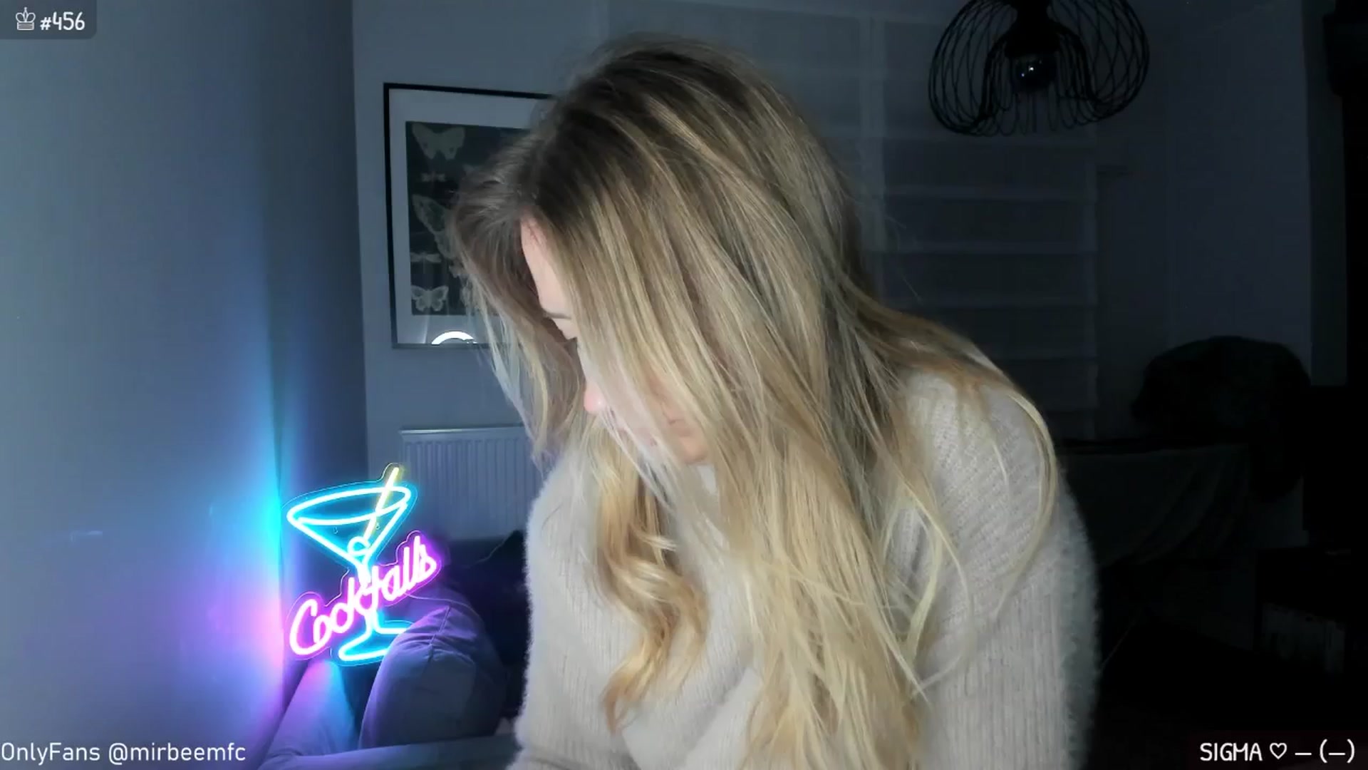 Gallery image thumbnail from MirBee's myfreecams stream on, 10/21/2024, 24:45 image 2 of 20