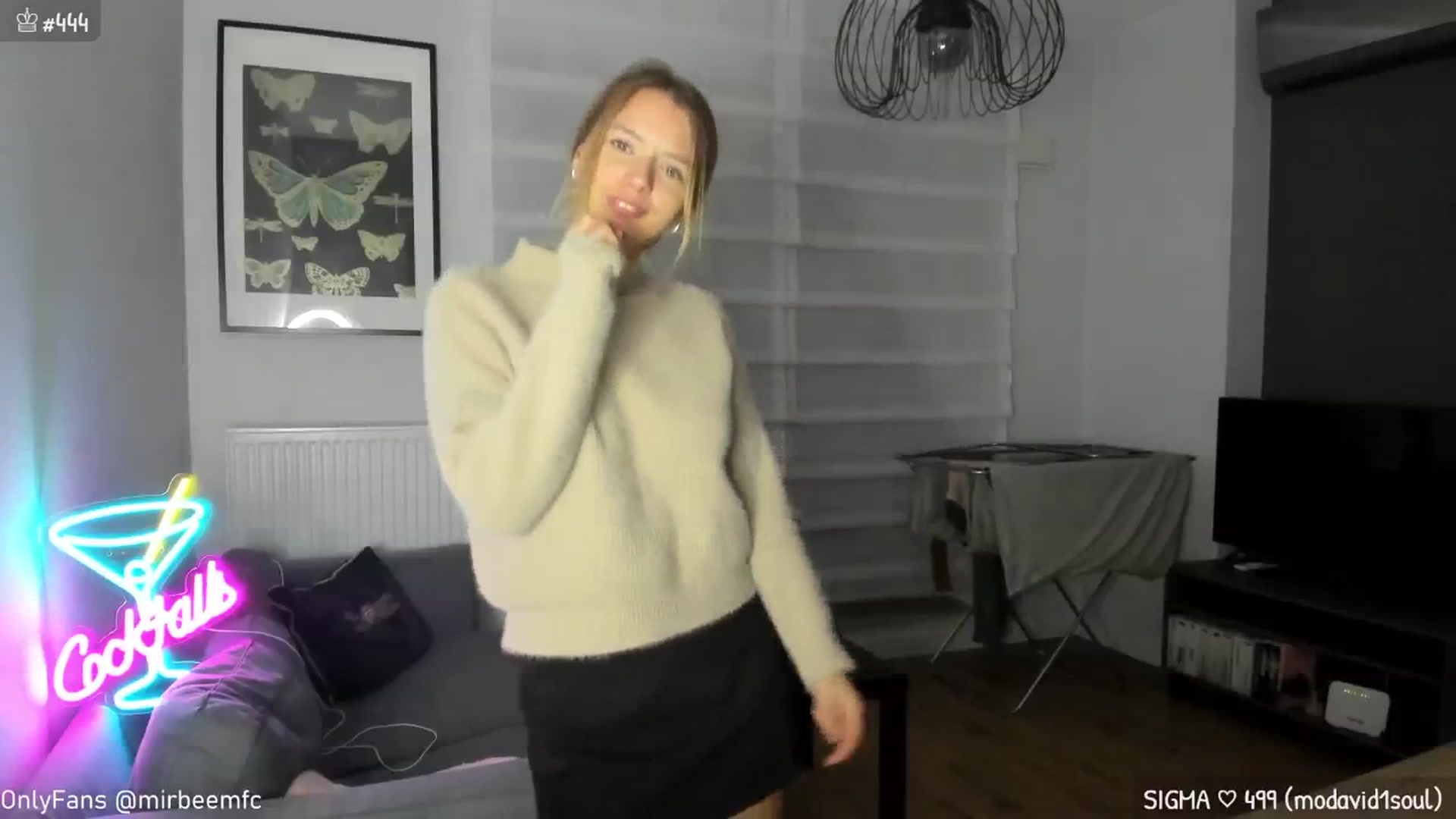 Gallery image thumbnail from MirBee's myfreecams stream on, 10/21/2024, 24:45 image 13 of 20