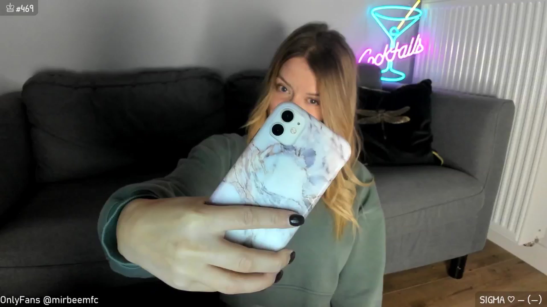 Gallery image thumbnail from MirBee's myfreecams stream on, 10/22/2024, 19:19 image 1 of 20