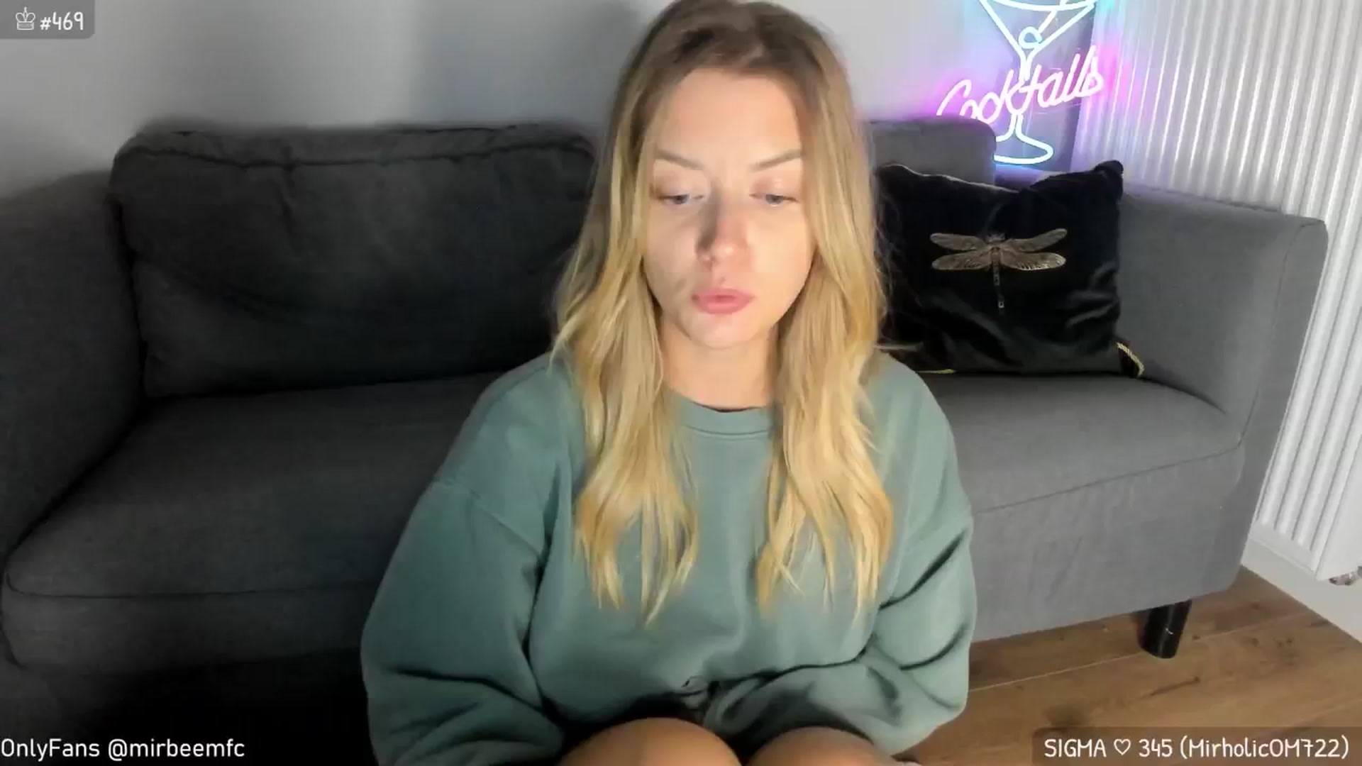 Gallery image thumbnail from MirBee's myfreecams stream on, 10/22/2024, 19:19 image 16 of 20