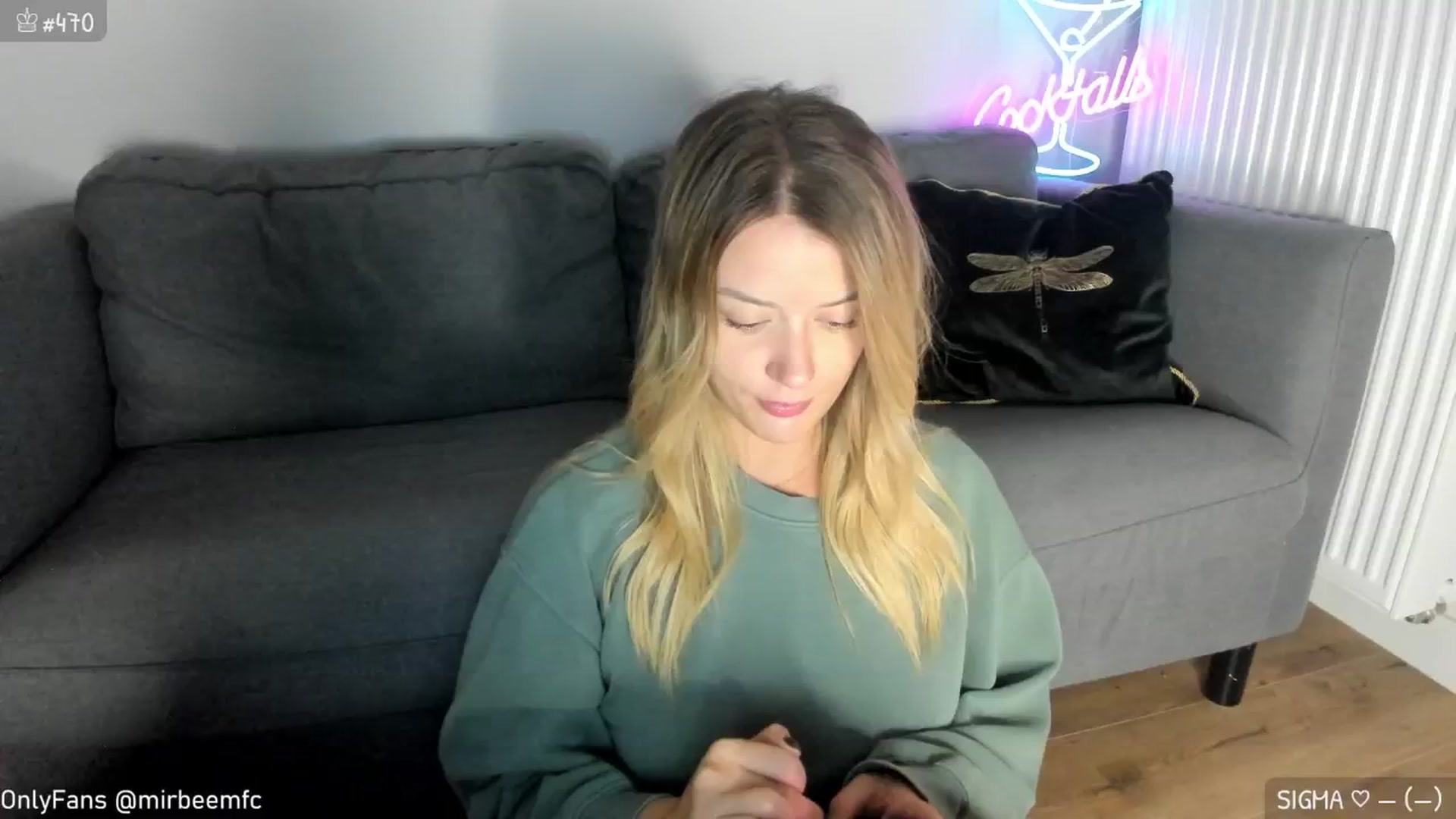 Gallery image thumbnail from MirBee's myfreecams stream on, 10/22/2024, 19:19 image 3 of 20