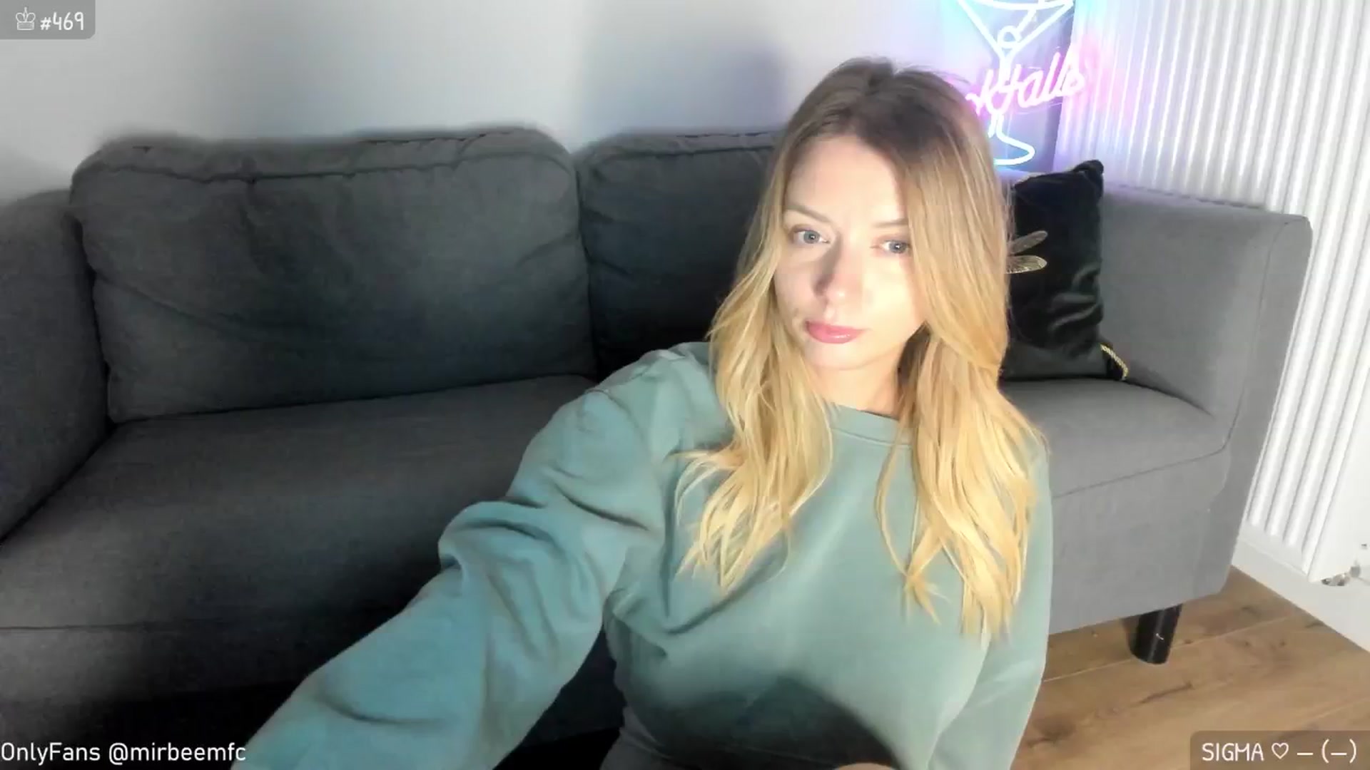 Gallery image thumbnail from MirBee's myfreecams stream on, 10/22/2024, 19:19 image 2 of 20