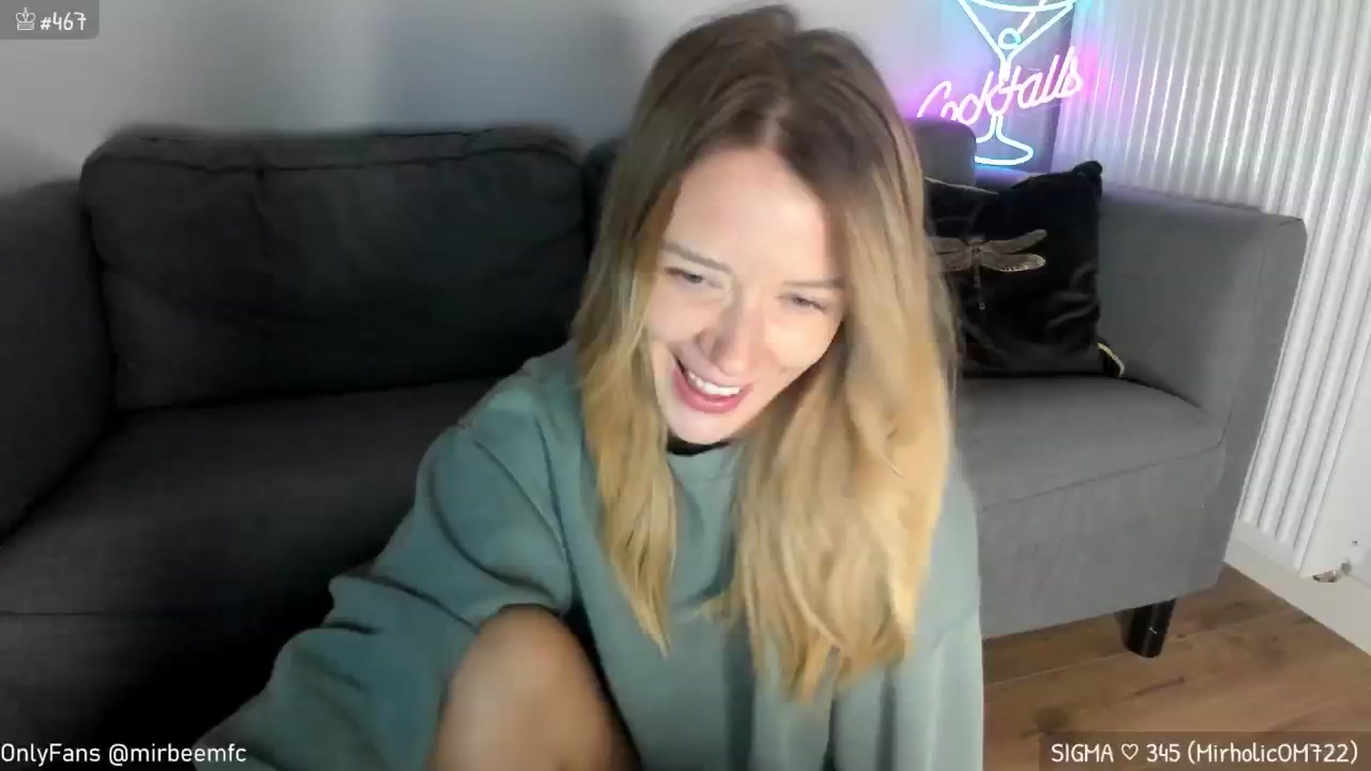 Gallery image thumbnail from MirBee's myfreecams stream on, 10/22/2024, 19:19 image 8 of 20