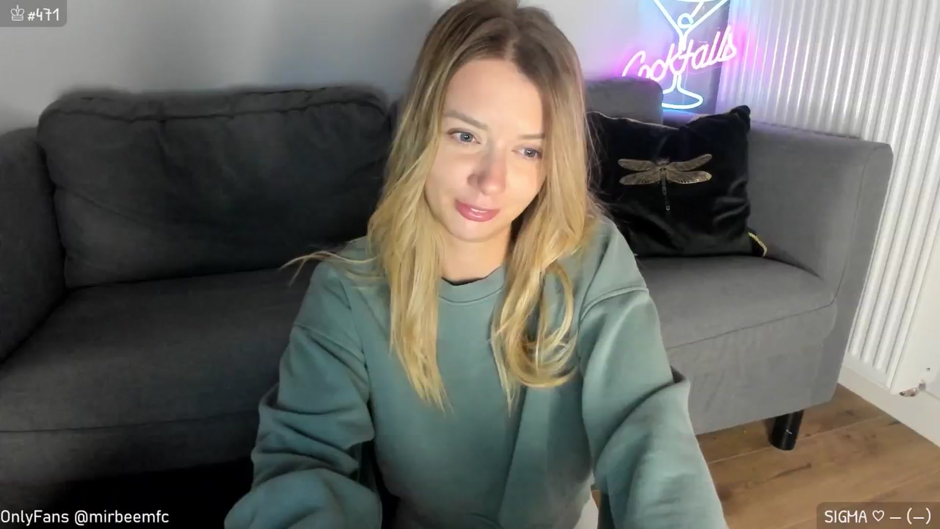 Gallery image thumbnail from MirBee's myfreecams stream on, 10/22/2024, 19:19 image 4 of 20