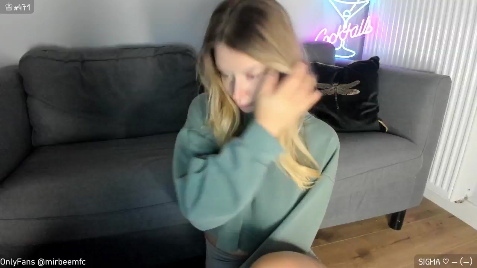 Gallery image thumbnail from MirBee's myfreecams stream on, 10/22/2024, 19:19 image 5 of 20
