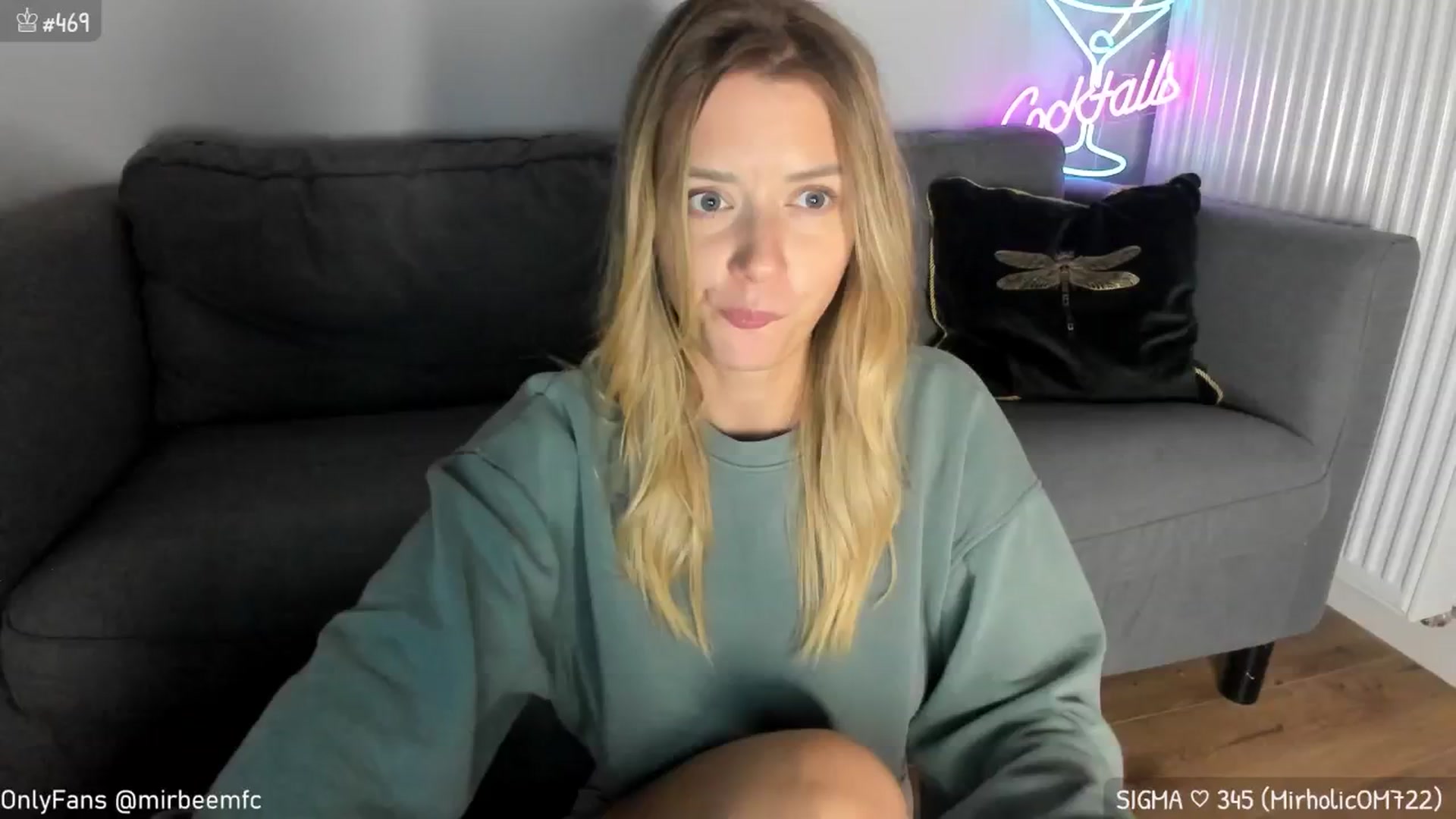 Gallery image thumbnail from MirBee's myfreecams stream on, 10/22/2024, 19:19 image 15 of 20
