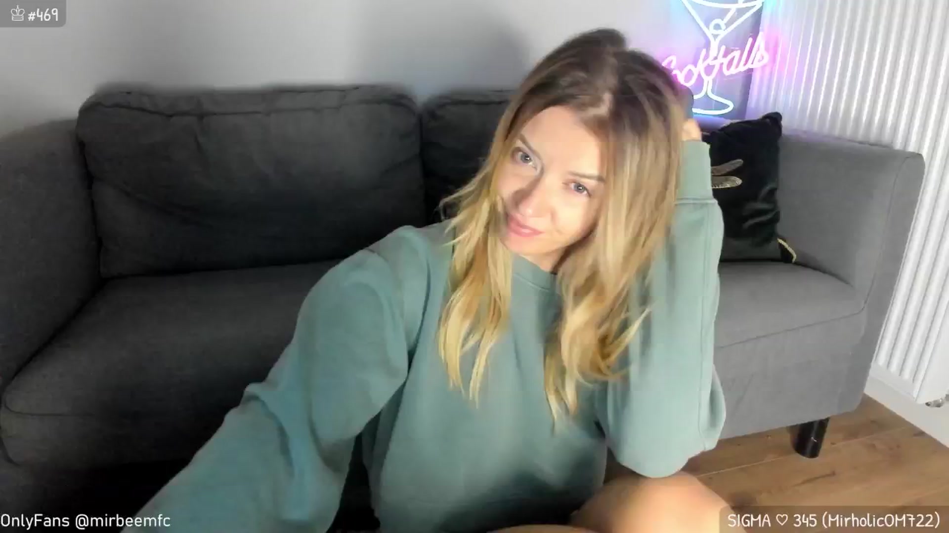 Gallery image thumbnail from MirBee's myfreecams stream on, 10/22/2024, 19:19 image 18 of 20