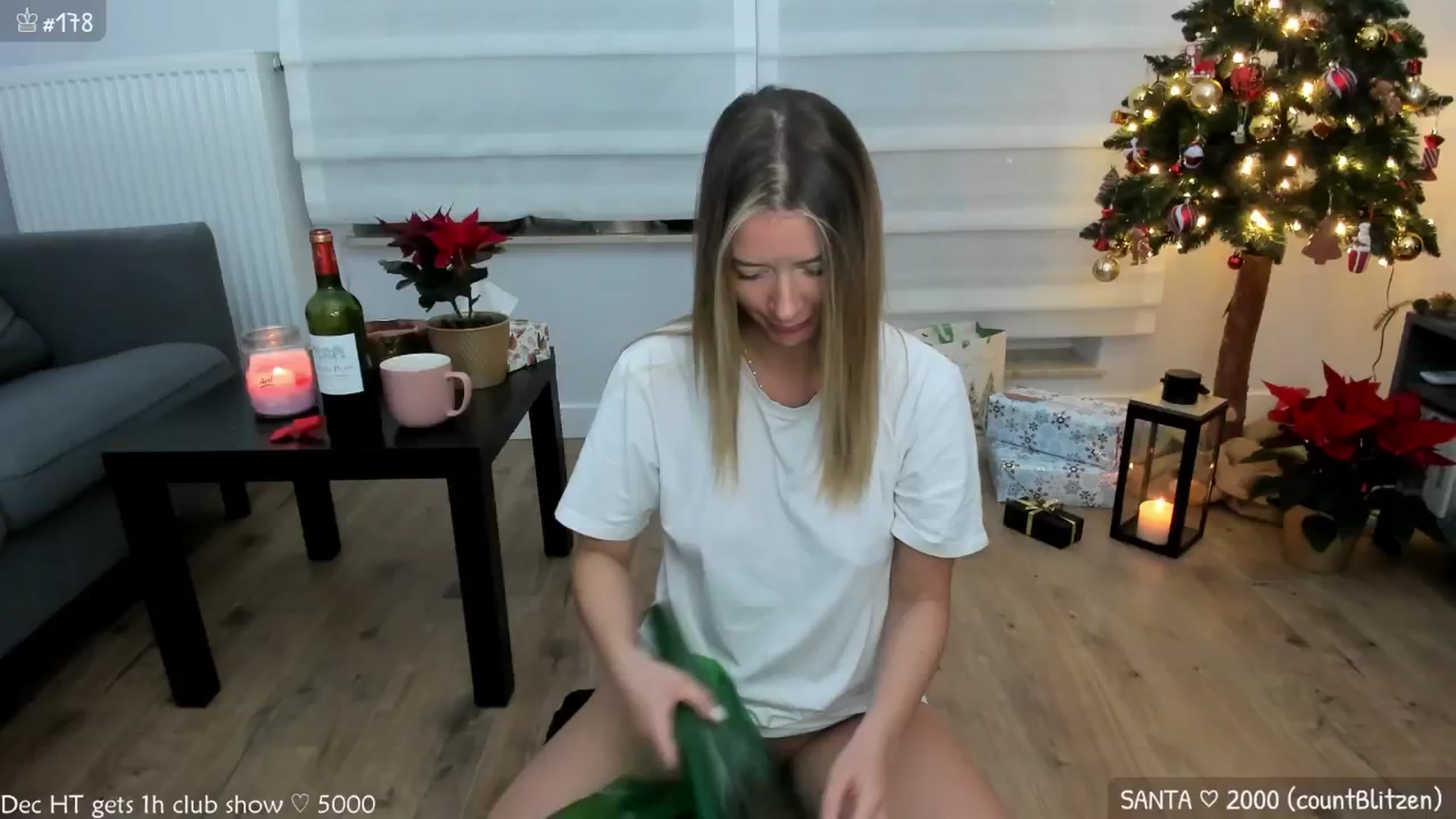 Gallery image thumbnail from MirBee's myfreecams stream on, 12/20/2024, 03:18 image 6 of 20