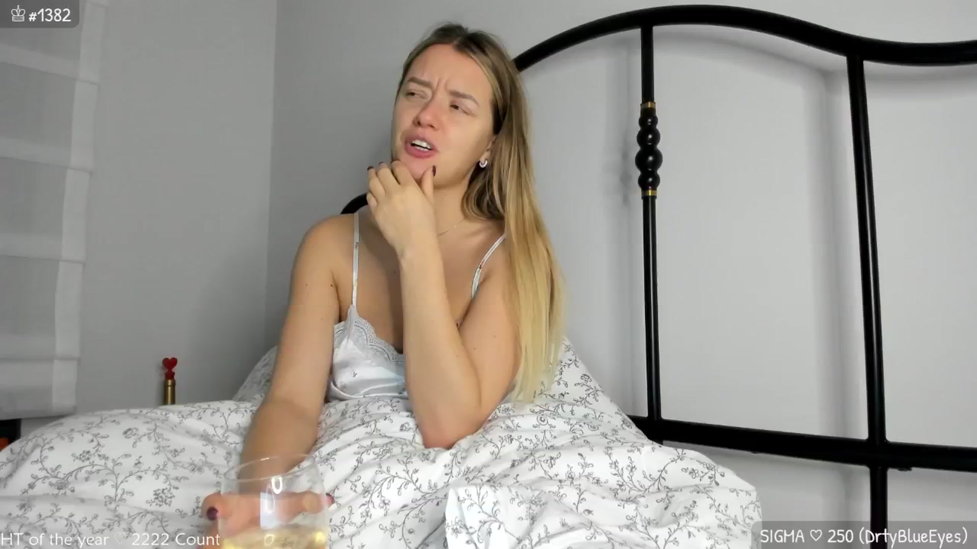 Gallery image thumbnail from MirBee's myfreecams stream on, 01/26/2025, 24:01 image 16 of 20