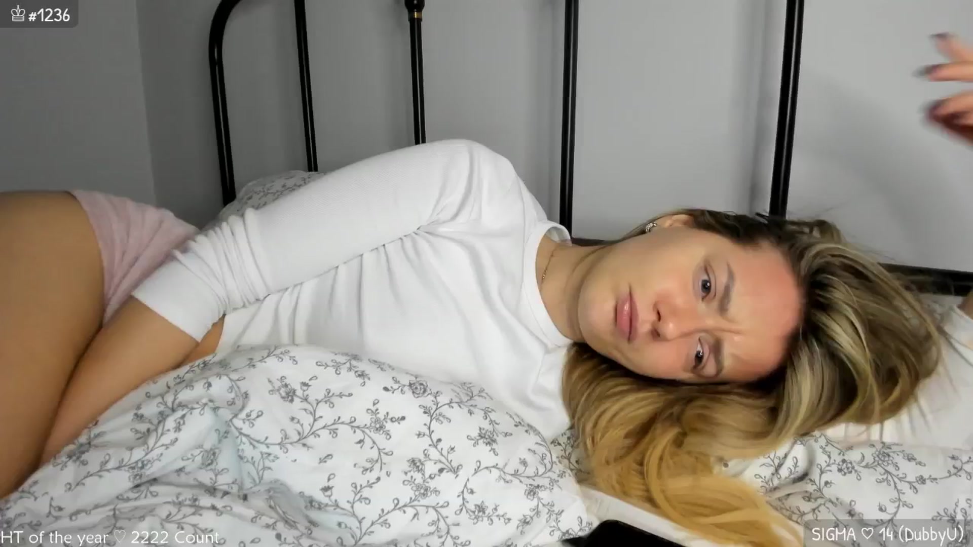 Gallery image thumbnail from MirBee's myfreecams stream on, 01/28/2025, 24:37 image 2 of 20