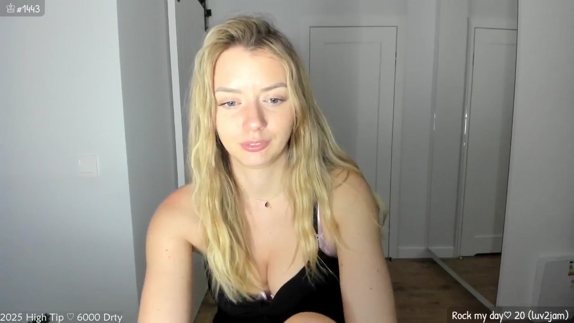 Gallery image thumbnail from MirBee's myfreecams stream on, 04/21/2025, 24:02 image 19 of 20