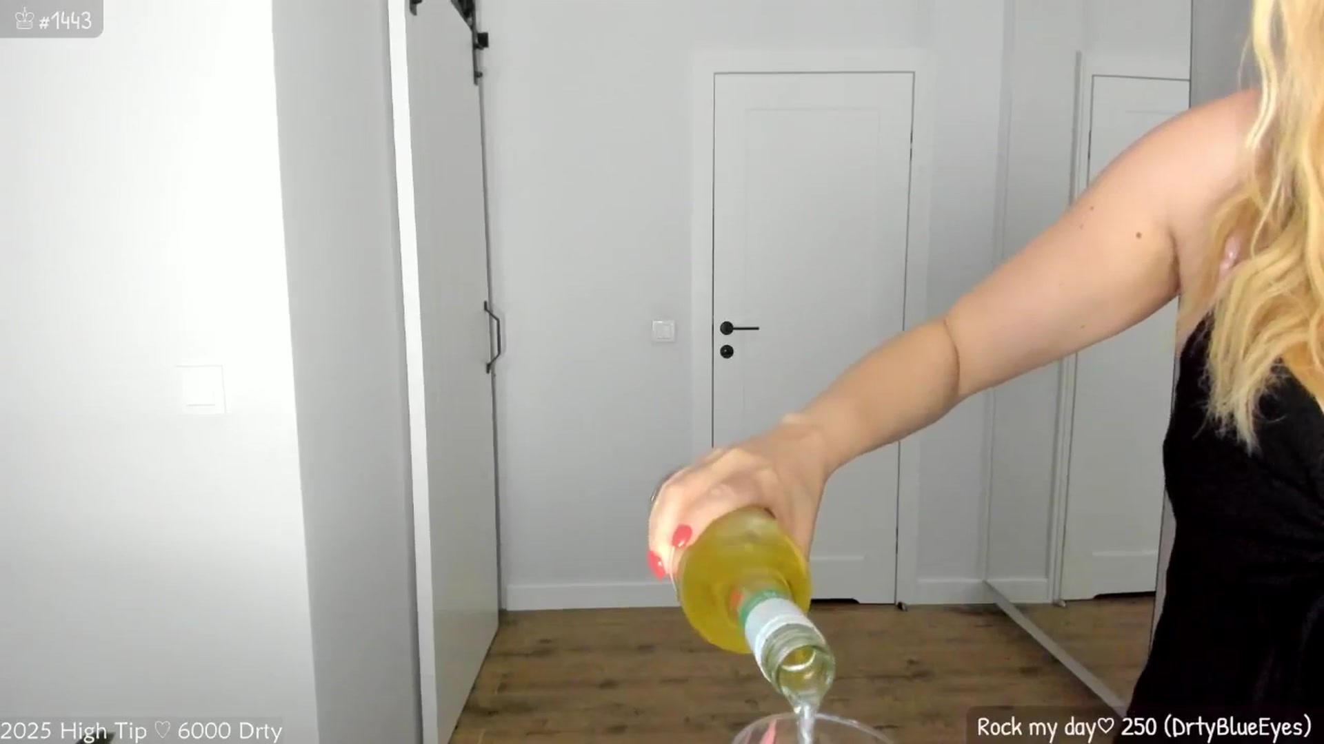 Gallery image thumbnail from MirBee's myfreecams stream on, 04/21/2025, 24:02 image 20 of 20