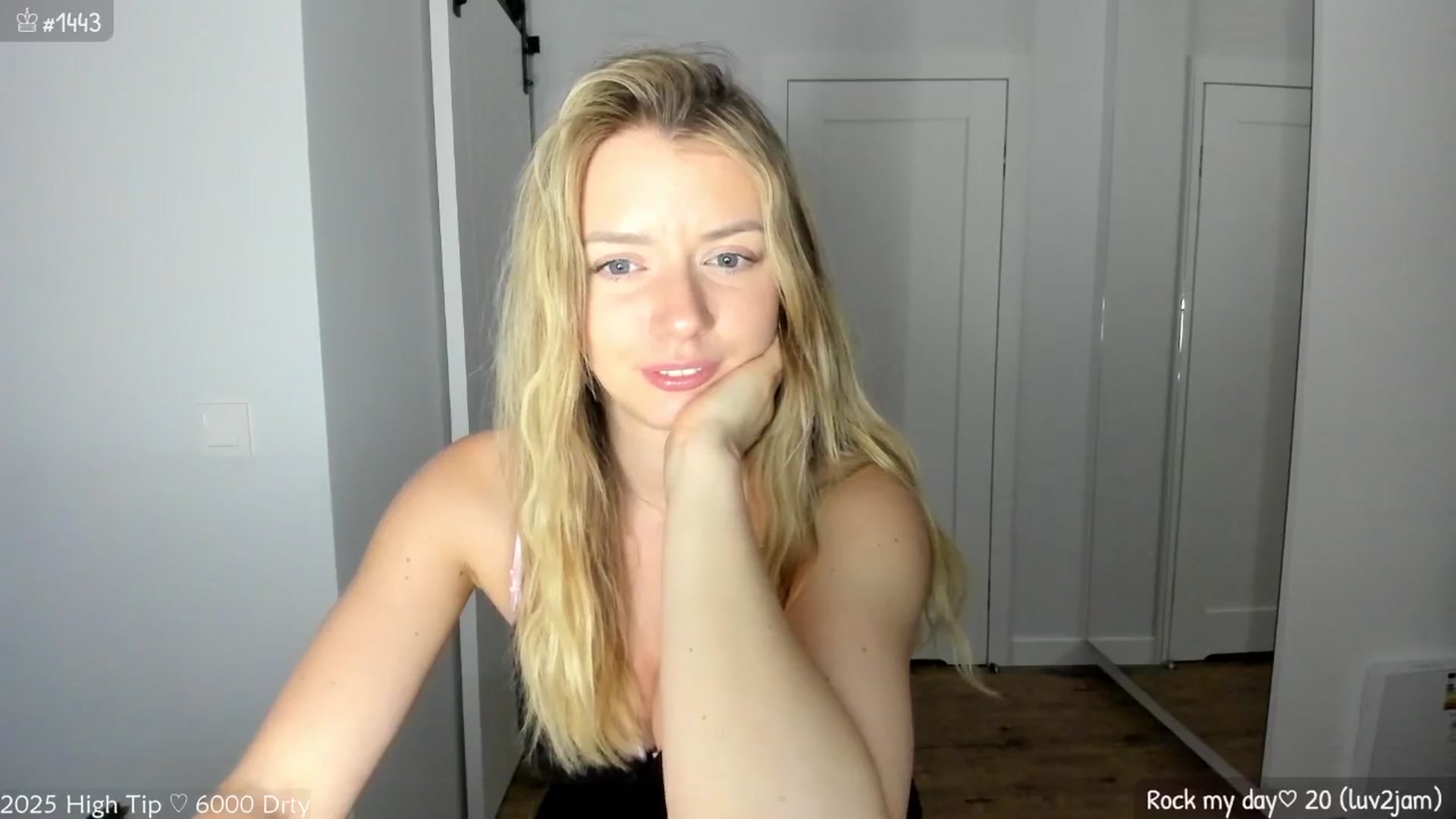 Gallery image thumbnail from MirBee's myfreecams stream on, 04/21/2025, 24:02 image 17 of 20