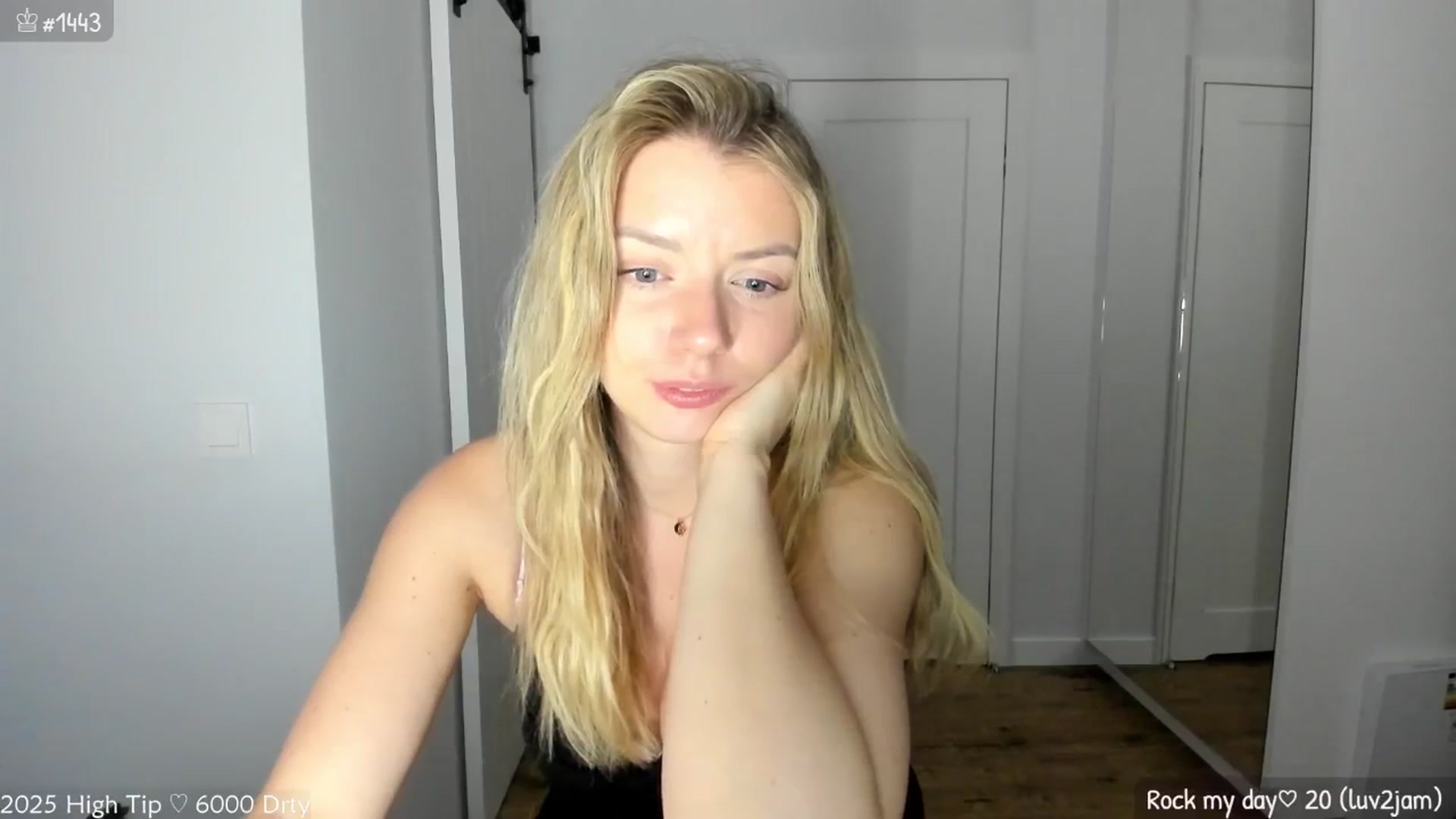 Gallery image thumbnail from MirBee's myfreecams stream on, 04/21/2025, 24:02 image 14 of 20