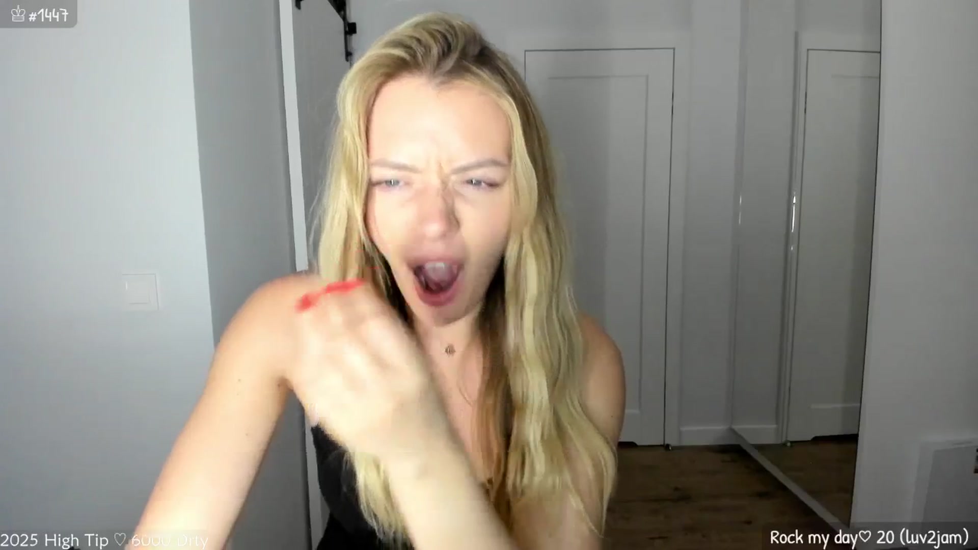Gallery image thumbnail from MirBee's myfreecams stream on, 04/21/2025, 24:02 image 7 of 20