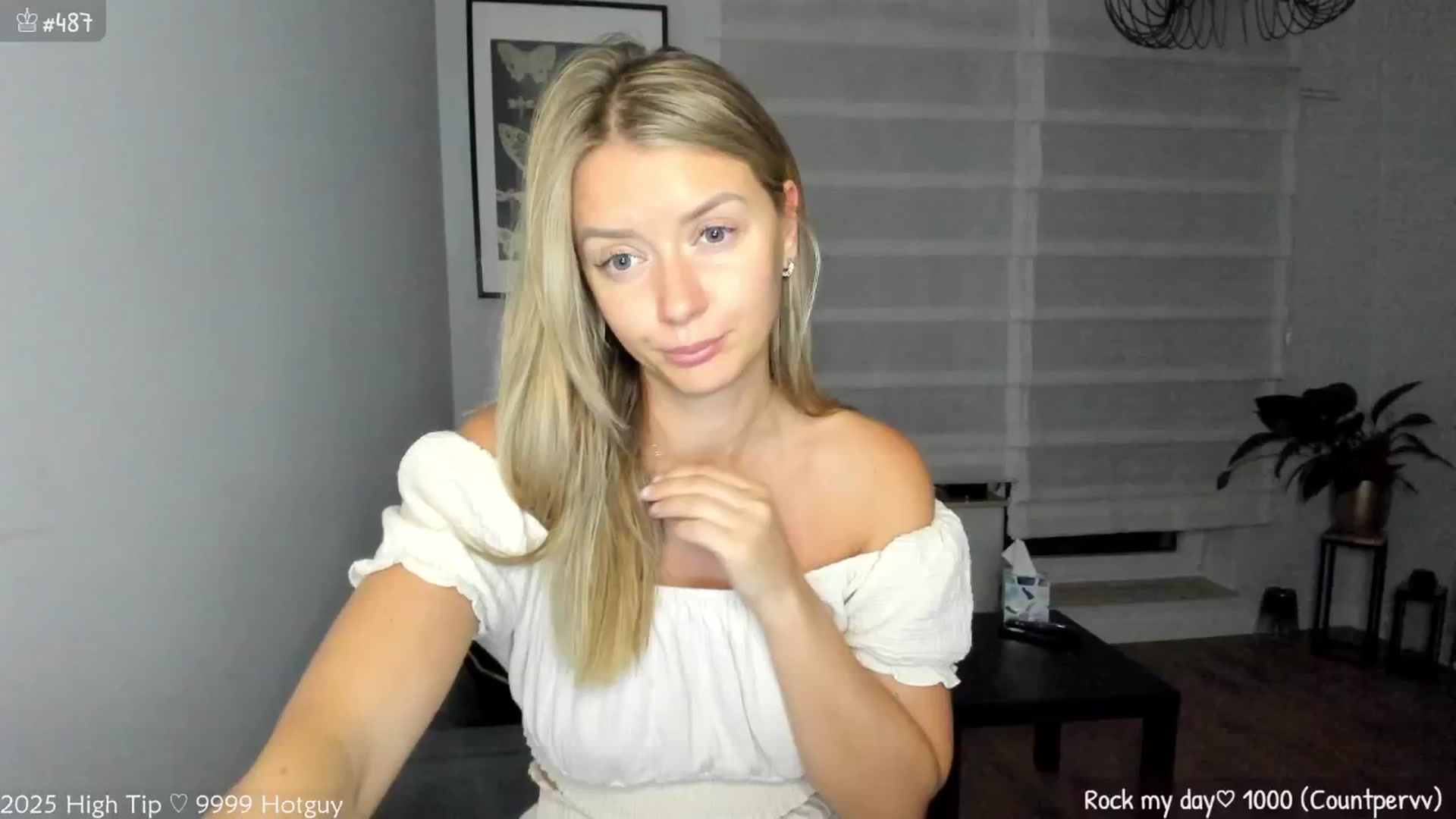 Gallery image thumbnail from MirBee's myfreecams stream on, 06/22/2025, 24:10 image 15 of 20