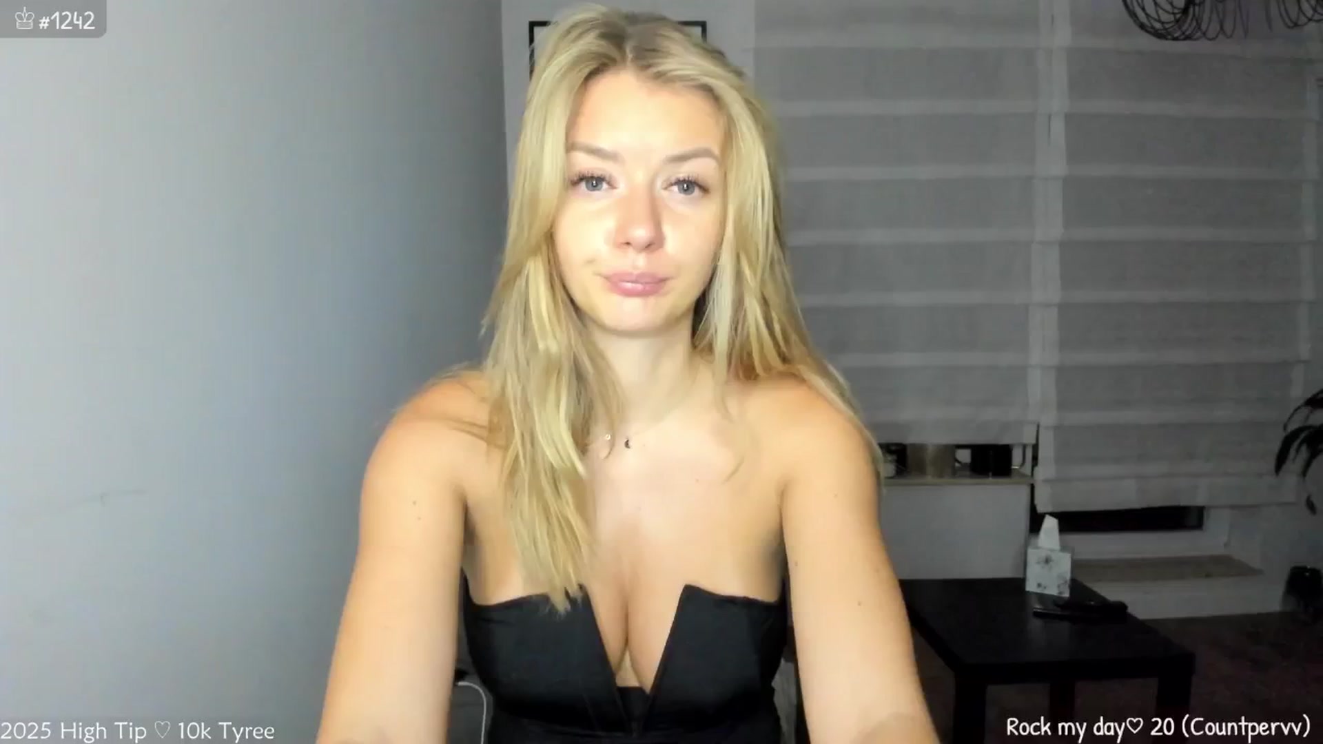 Gallery image thumbnail from MirBee's myfreecams stream on, 07/27/2025, 01:08 image 1 of 20