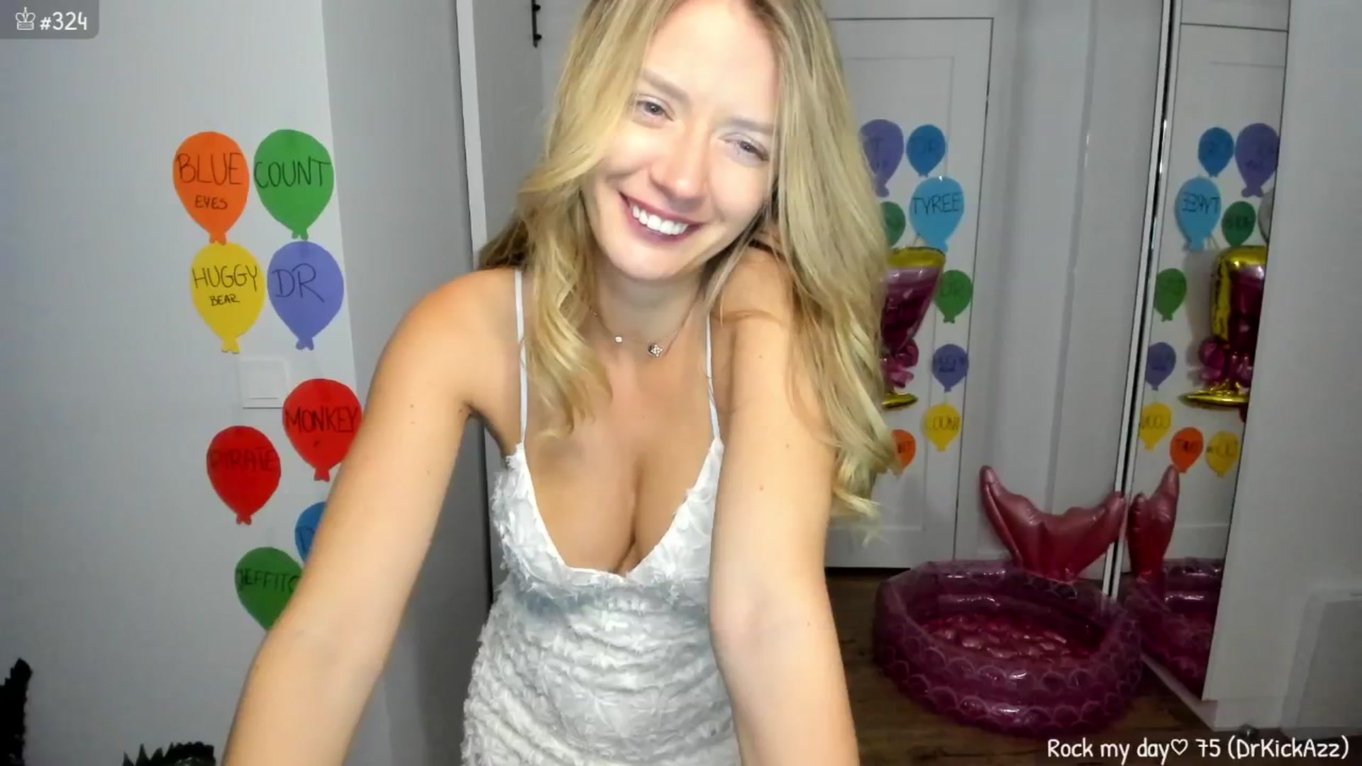 Gallery image thumbnail from MirBee's myfreecams stream on, 09/01/2025, 01:27 image 3 of 20