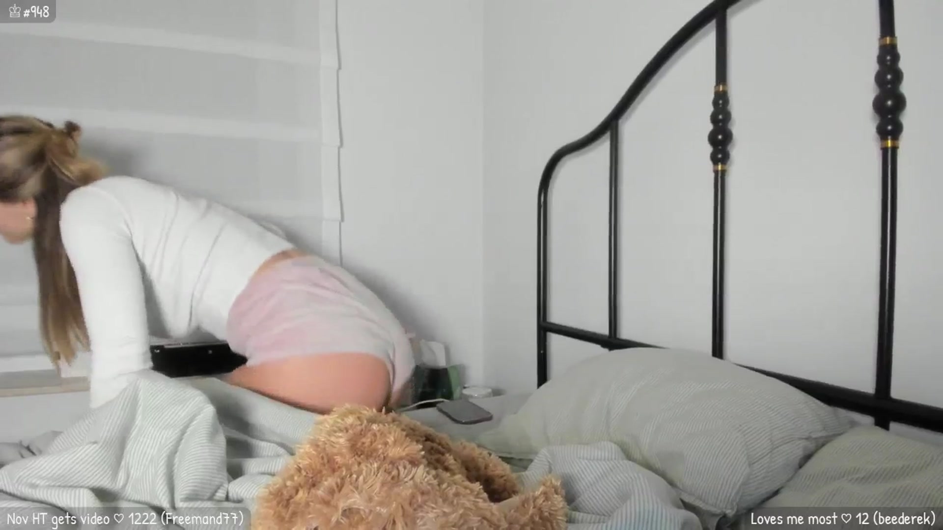 Gallery image thumbnail from MirBee's myfreecams stream on, 11/19/2025, 24:25 image 17 of 20