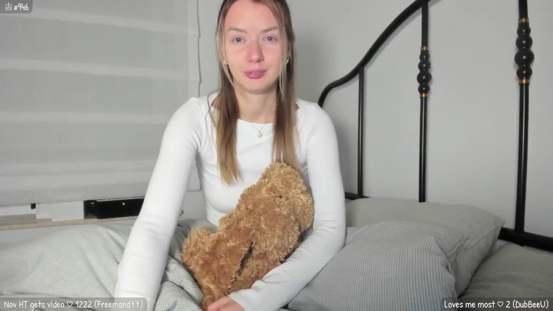Gallery image thumbnail from MirBee's myfreecams stream on, 11/19/2025, 24:25 image 5 of 20