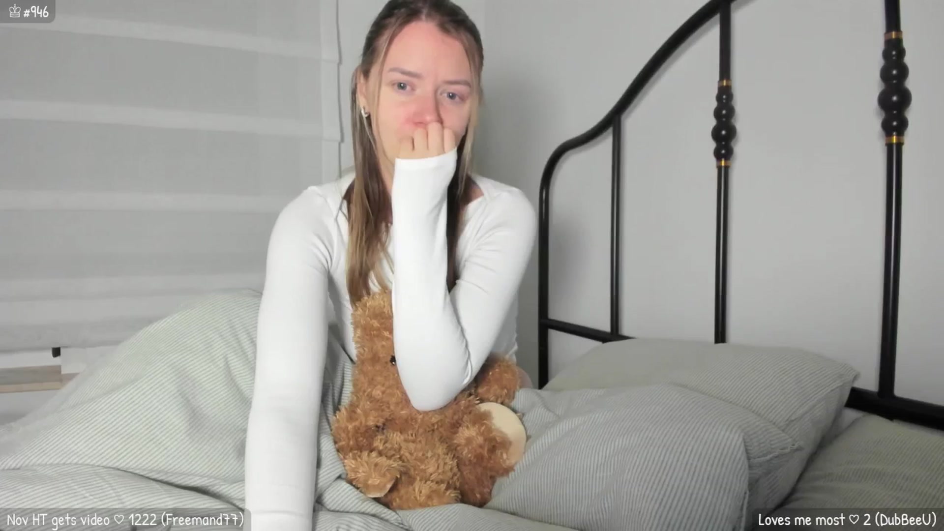 Gallery image thumbnail from MirBee's myfreecams stream on, 11/19/2025, 24:25 image 7 of 20