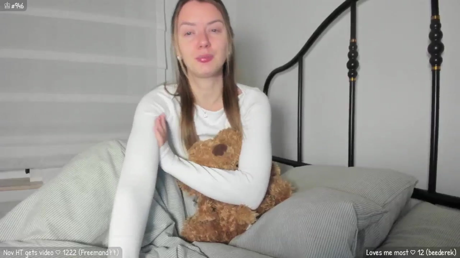 Gallery image thumbnail from MirBee's myfreecams stream on, 11/19/2025, 24:25 image 9 of 20