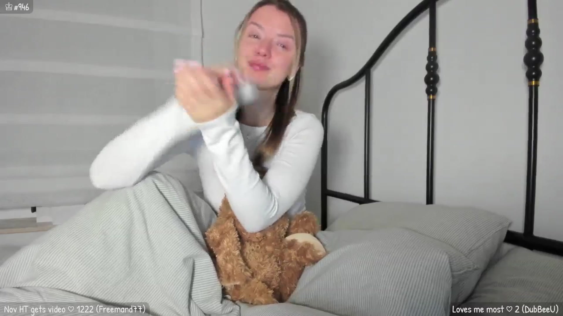 Gallery image thumbnail from MirBee's myfreecams stream on, 11/19/2025, 24:25 image 6 of 20