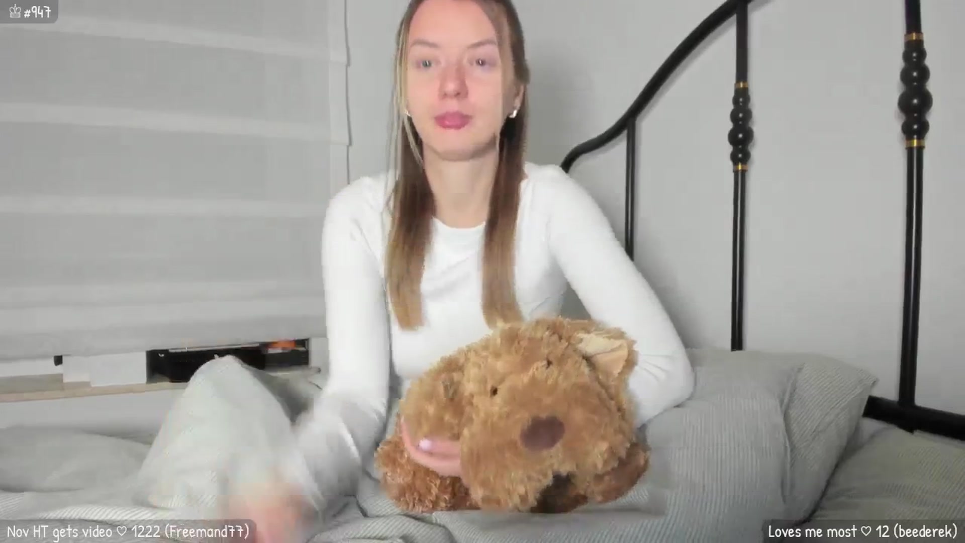 Gallery image thumbnail from MirBee's myfreecams stream on, 11/19/2025, 24:25 image 13 of 20