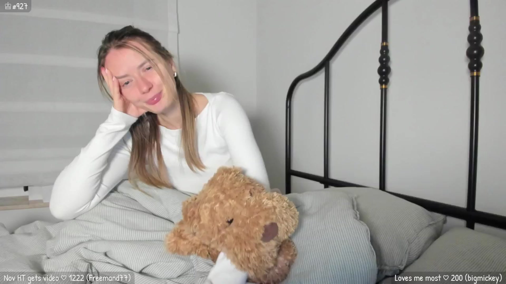 Gallery image thumbnail from MirBee's myfreecams stream on, 11/19/2025, 01:55 image 2 of 20