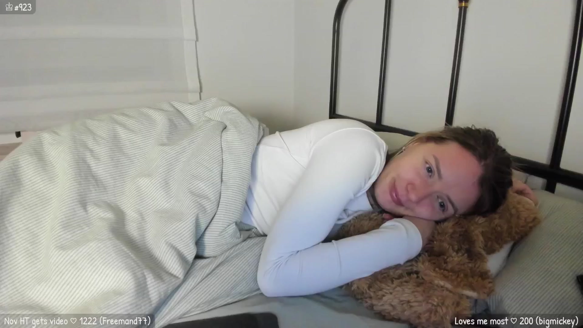 Gallery image thumbnail from MirBee's myfreecams stream on, 11/19/2025, 01:55 image 6 of 20