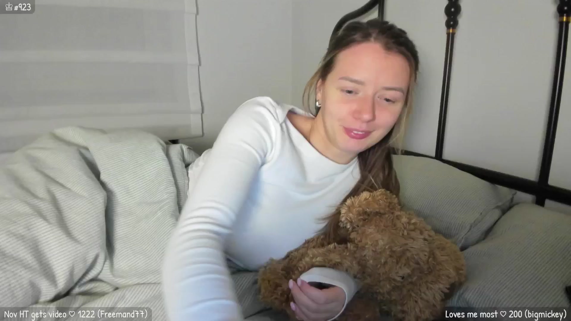 Gallery image thumbnail from MirBee's myfreecams stream on, 11/19/2025, 01:55 image 8 of 20