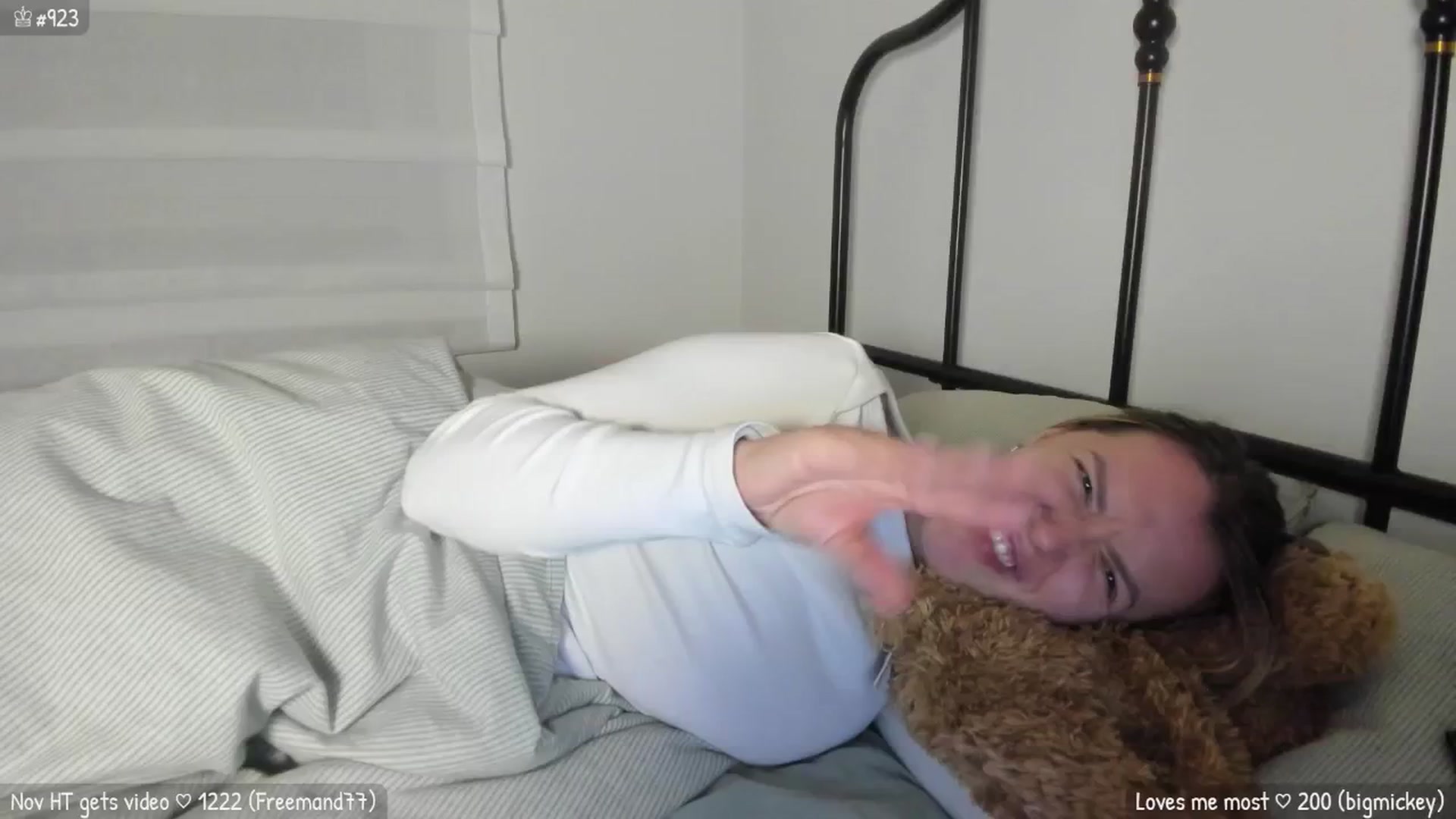 Gallery image thumbnail from MirBee's myfreecams stream on, 11/19/2025, 01:55 image 10 of 20