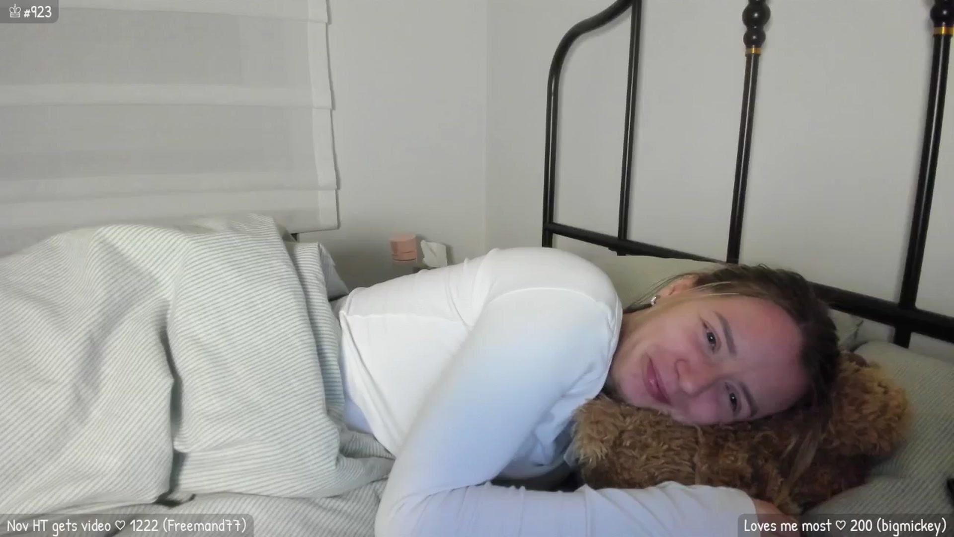 Gallery image thumbnail from MirBee's myfreecams stream on, 11/19/2025, 01:55 image 9 of 20