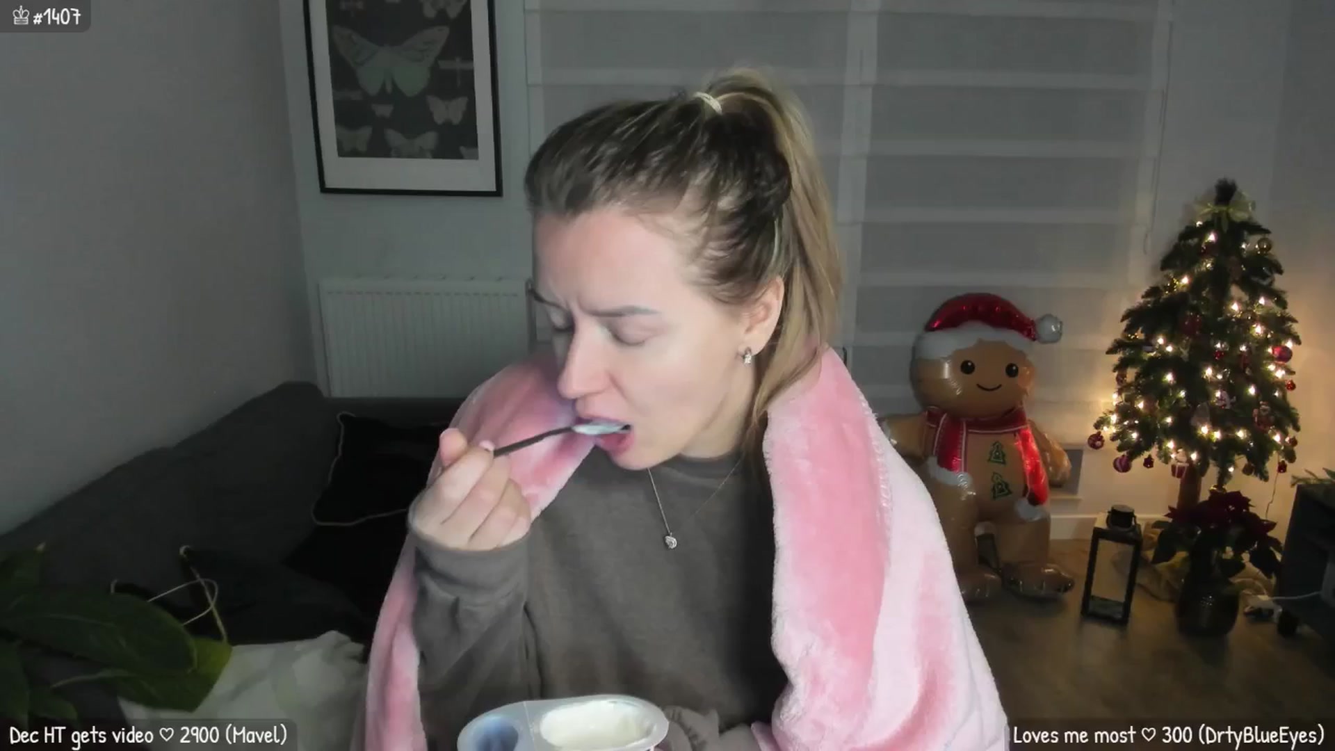 Gallery image thumbnail from MirBee's myfreecams stream on, 12/17/2025, 01:43 image 14 of 20