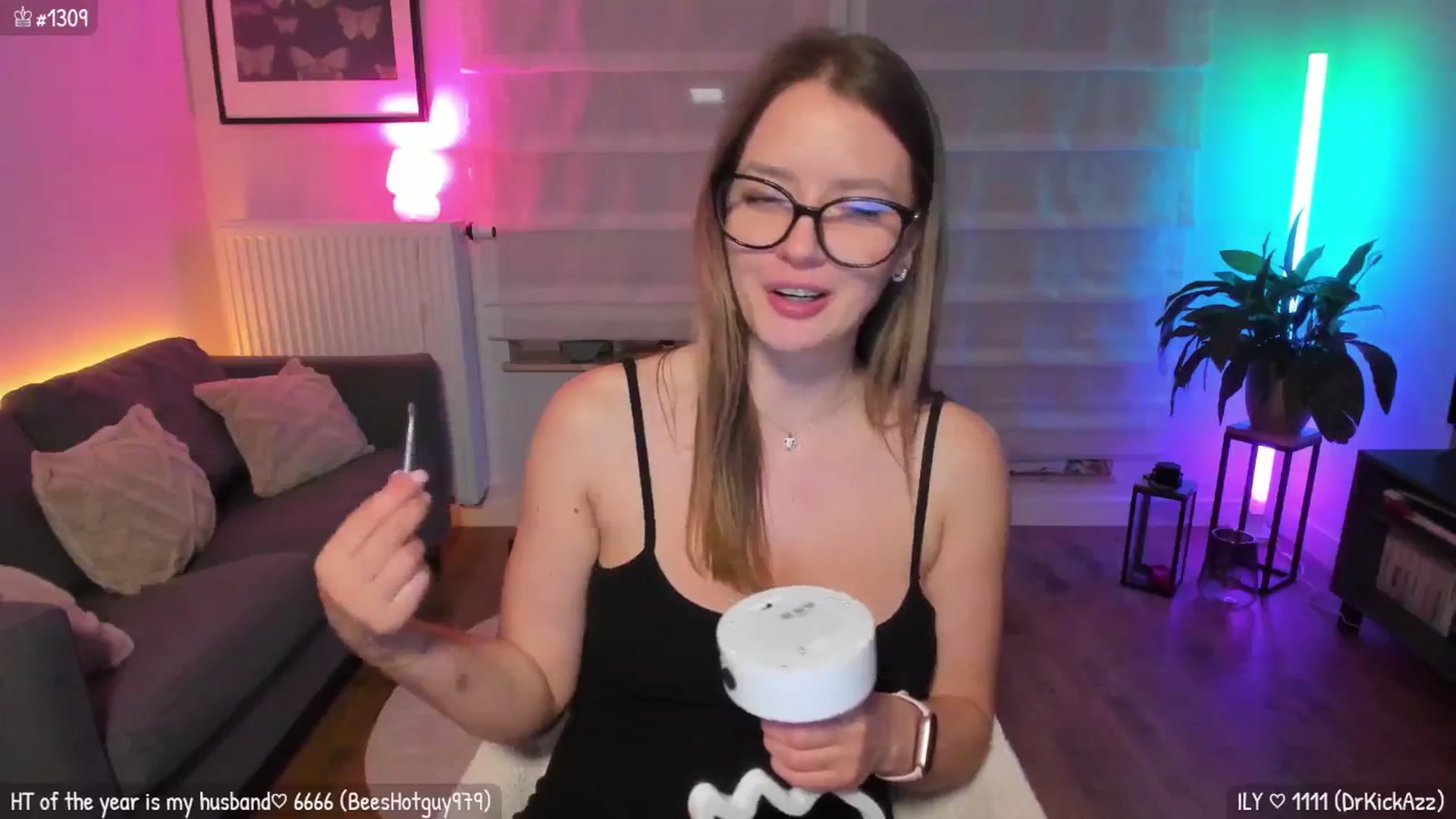 Gallery image thumbnail from MirBee's myfreecams stream on, 04/06/2026, 01:47 image 7 of 20