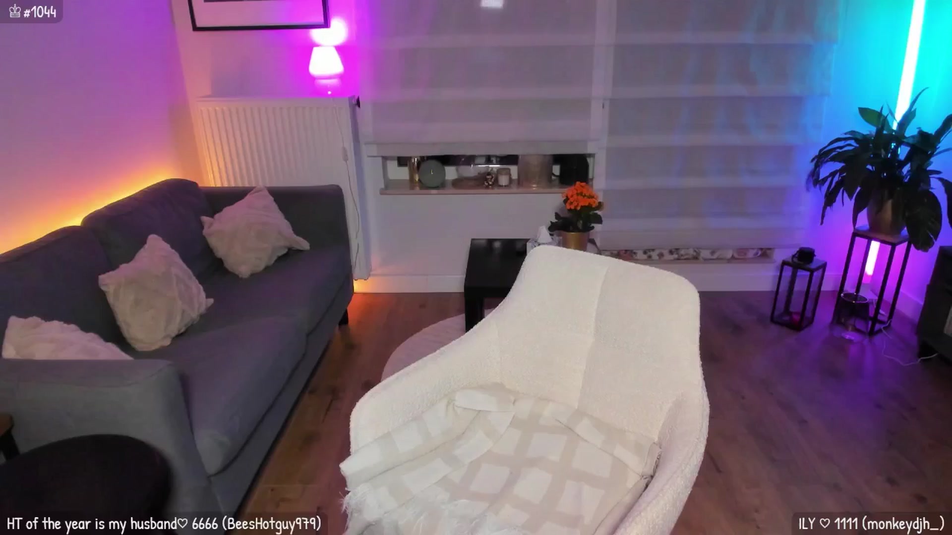 Gallery image thumbnail from MirBee's myfreecams stream on, 04/26/2026, 24:58 image 15 of 20